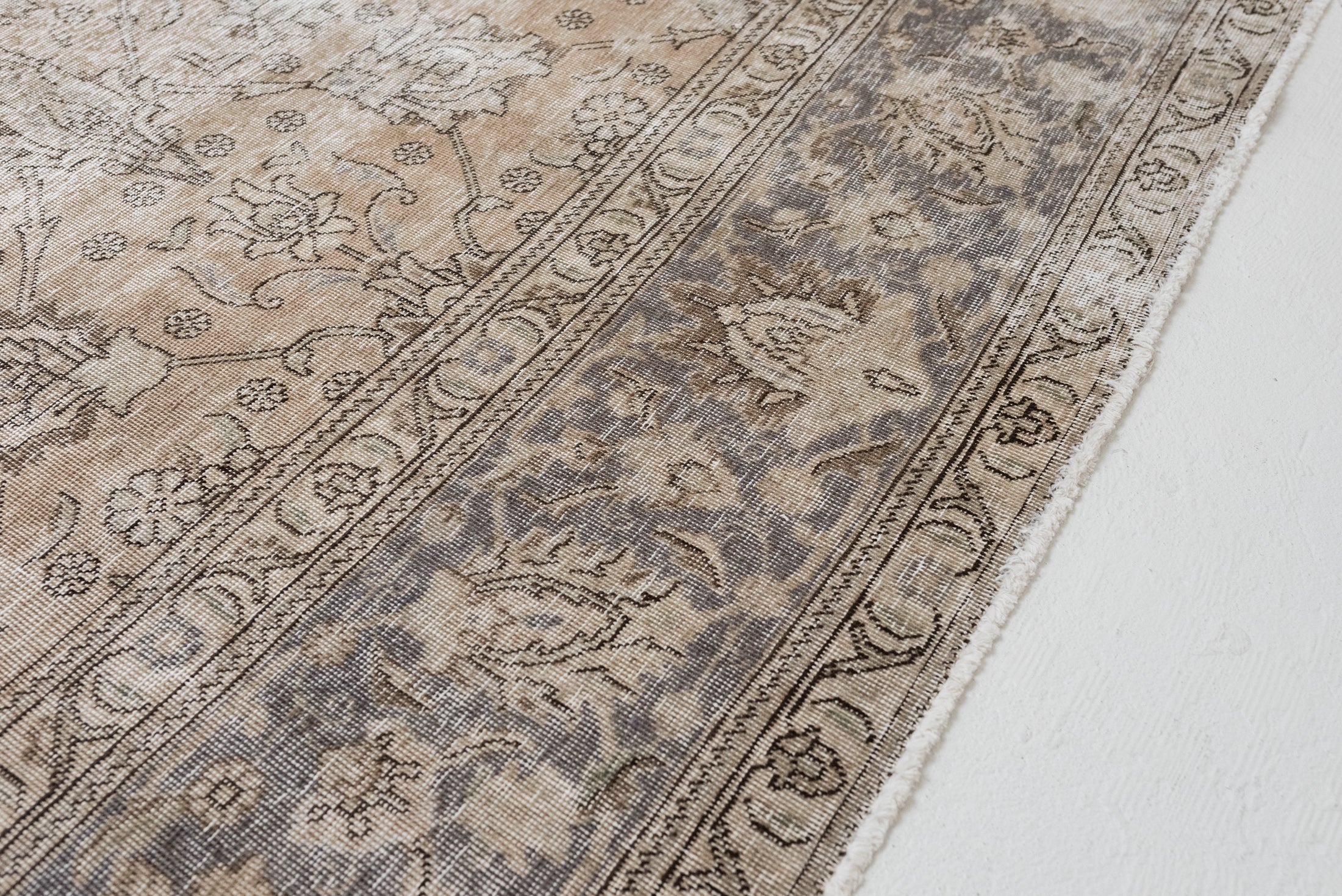 9&#39;7 x 12&#39;8 | Extra Large Neutral Tabriz | L-2874