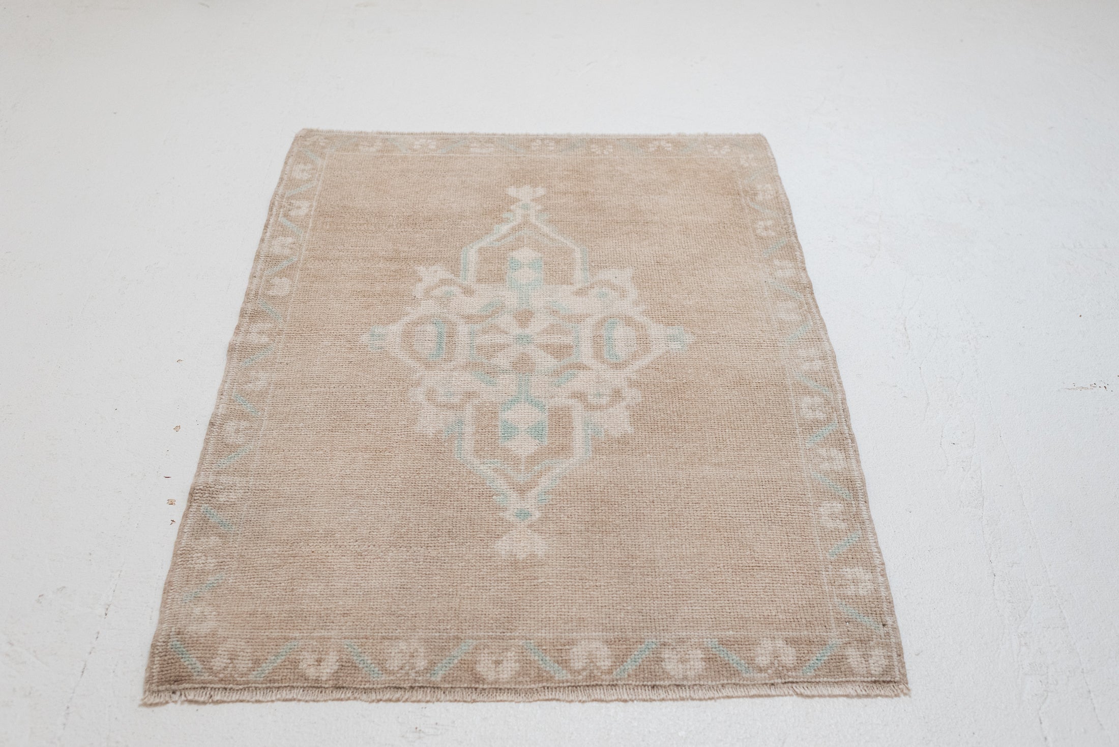 2&#39;9 x 3&#39;7 | CE-W-3493