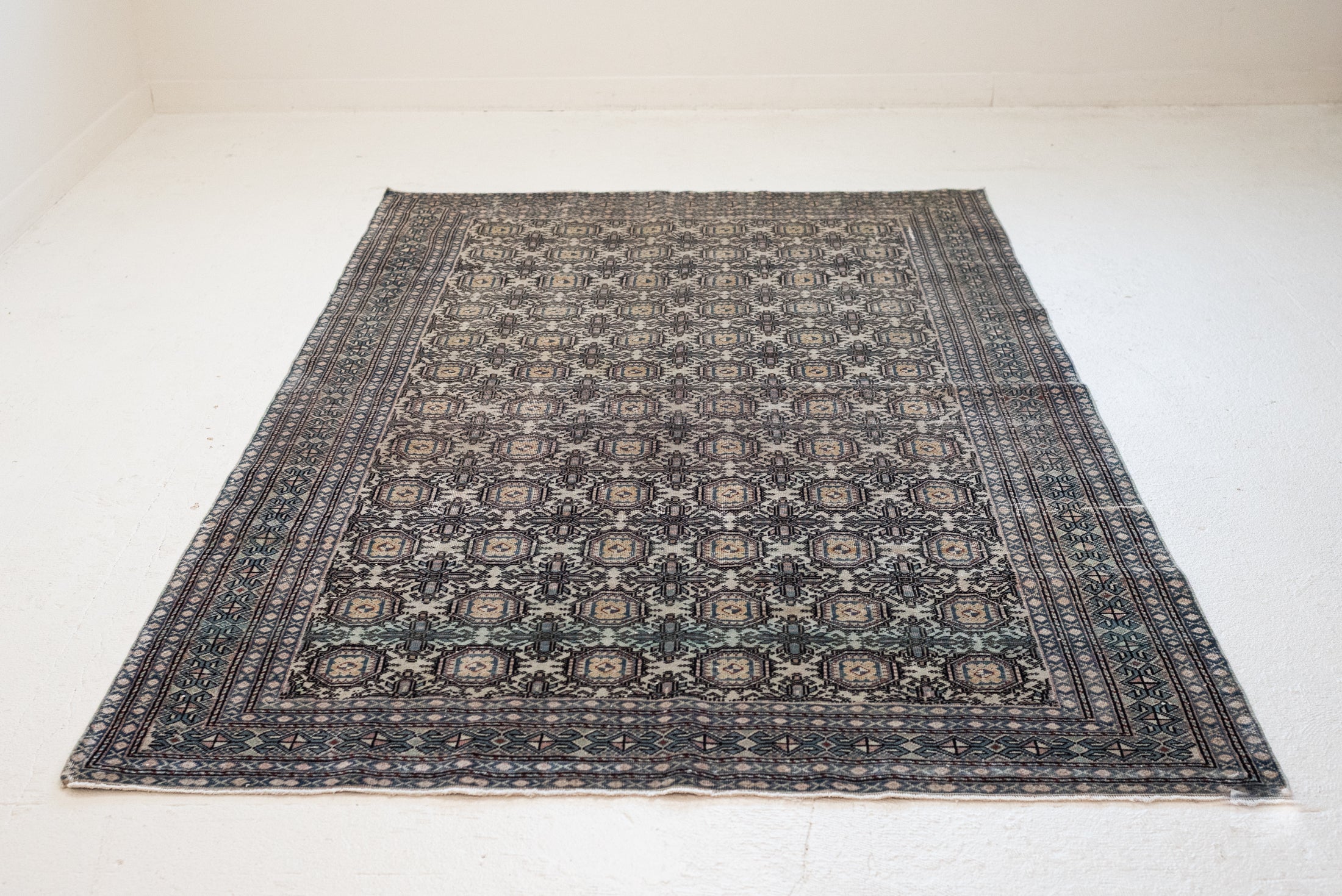 RESERVED | JD | 4'11 X 7'3 | Vintage Muted Medium Rug | N-3497