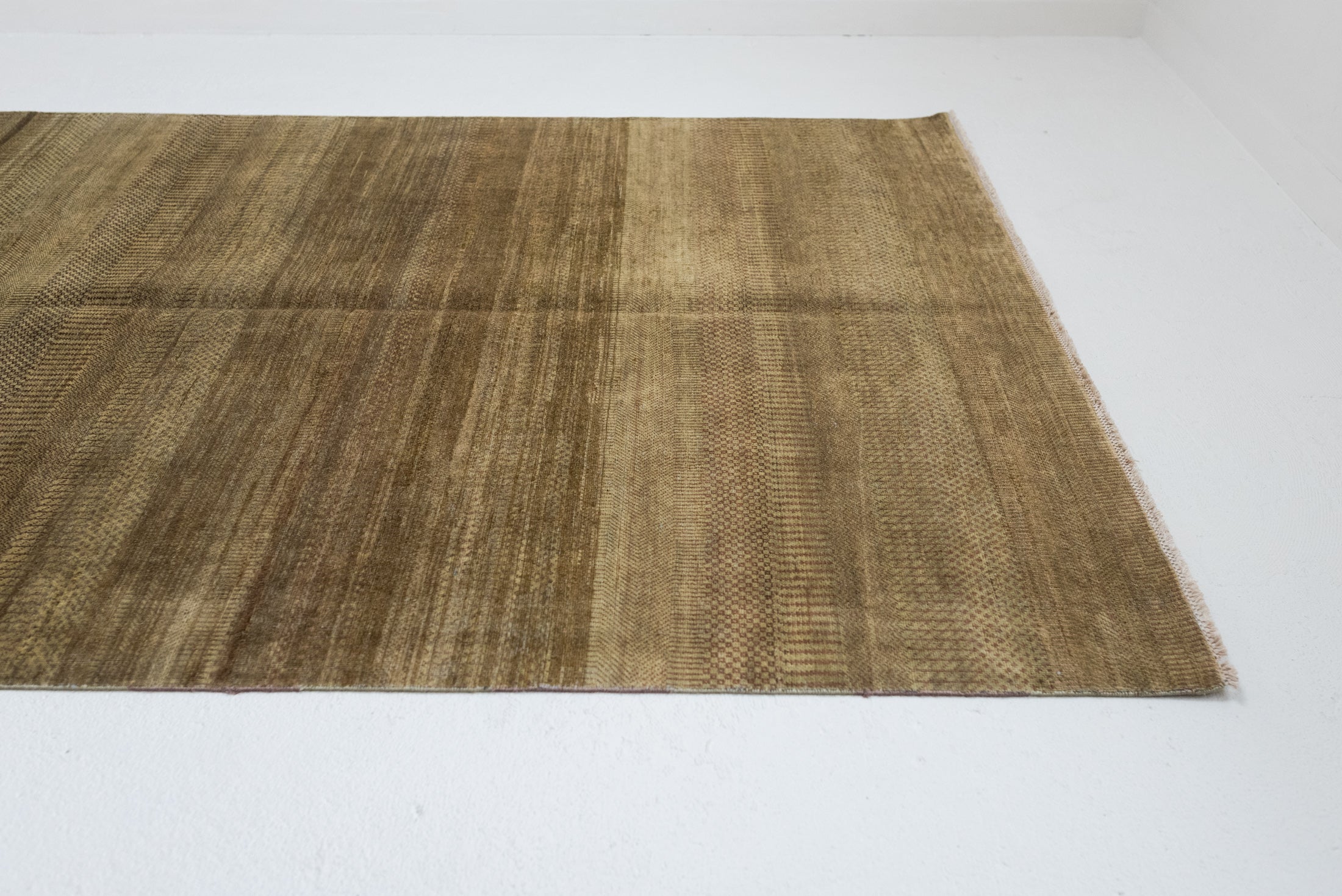 5&#39;11 x 9&#39;3 | Modern Green Vegetable Dye Rug | B-2825