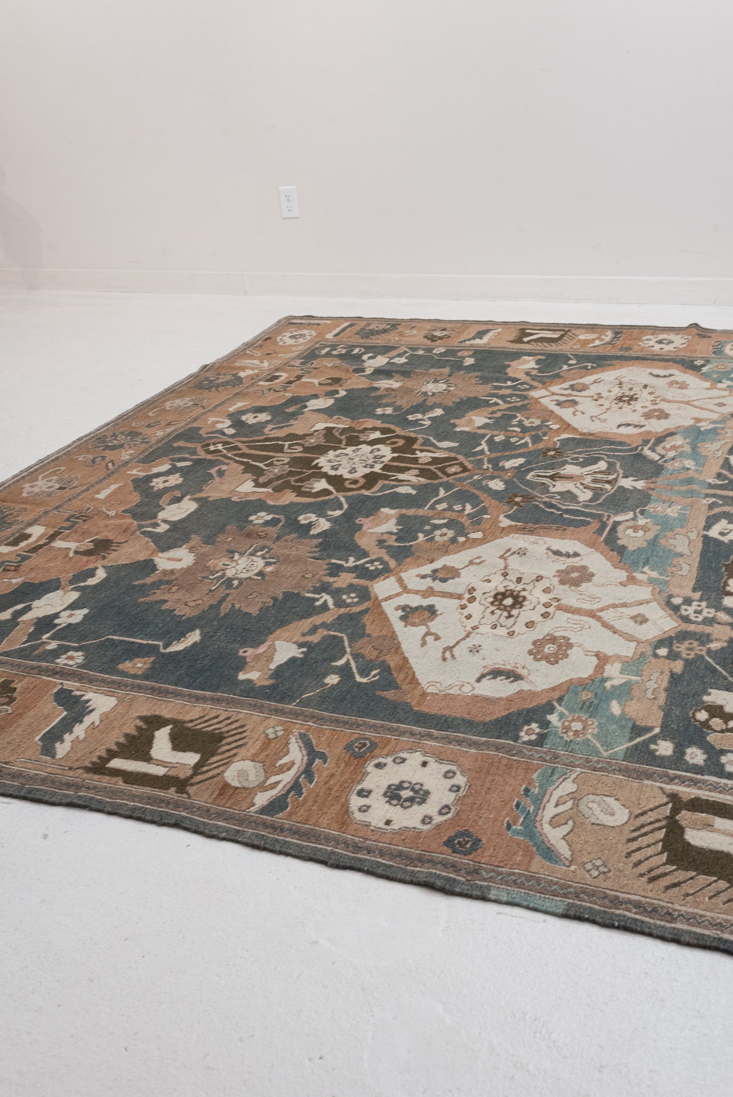 8'9 x 9'7 | Square Vintage Sumak Rug | CE-D-3386
