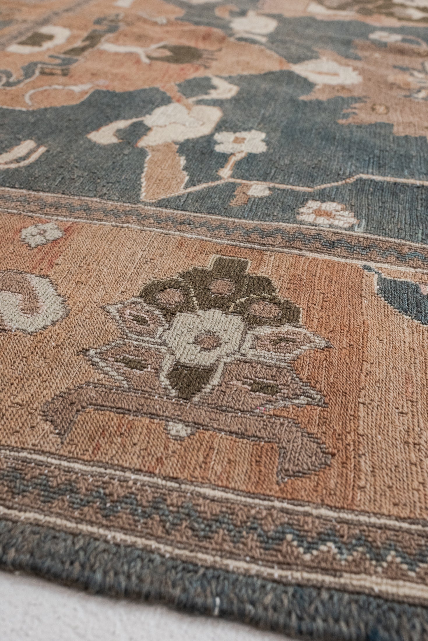 8'9 x 9'7 | Square Vintage Sumak Rug | CE-D-3386