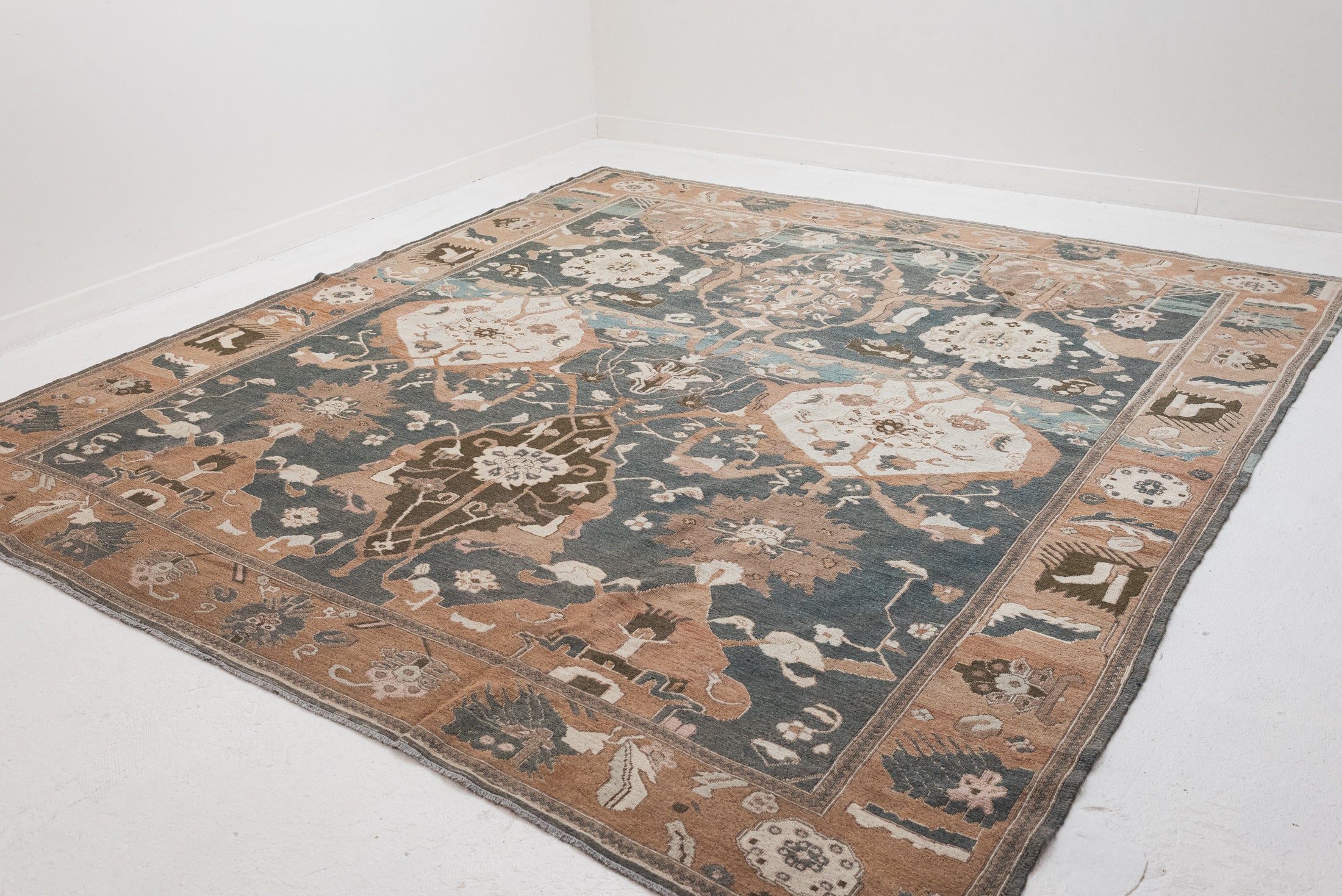 8'9 x 9'7 | Square Vintage Sumak Rug | CE-D-3386