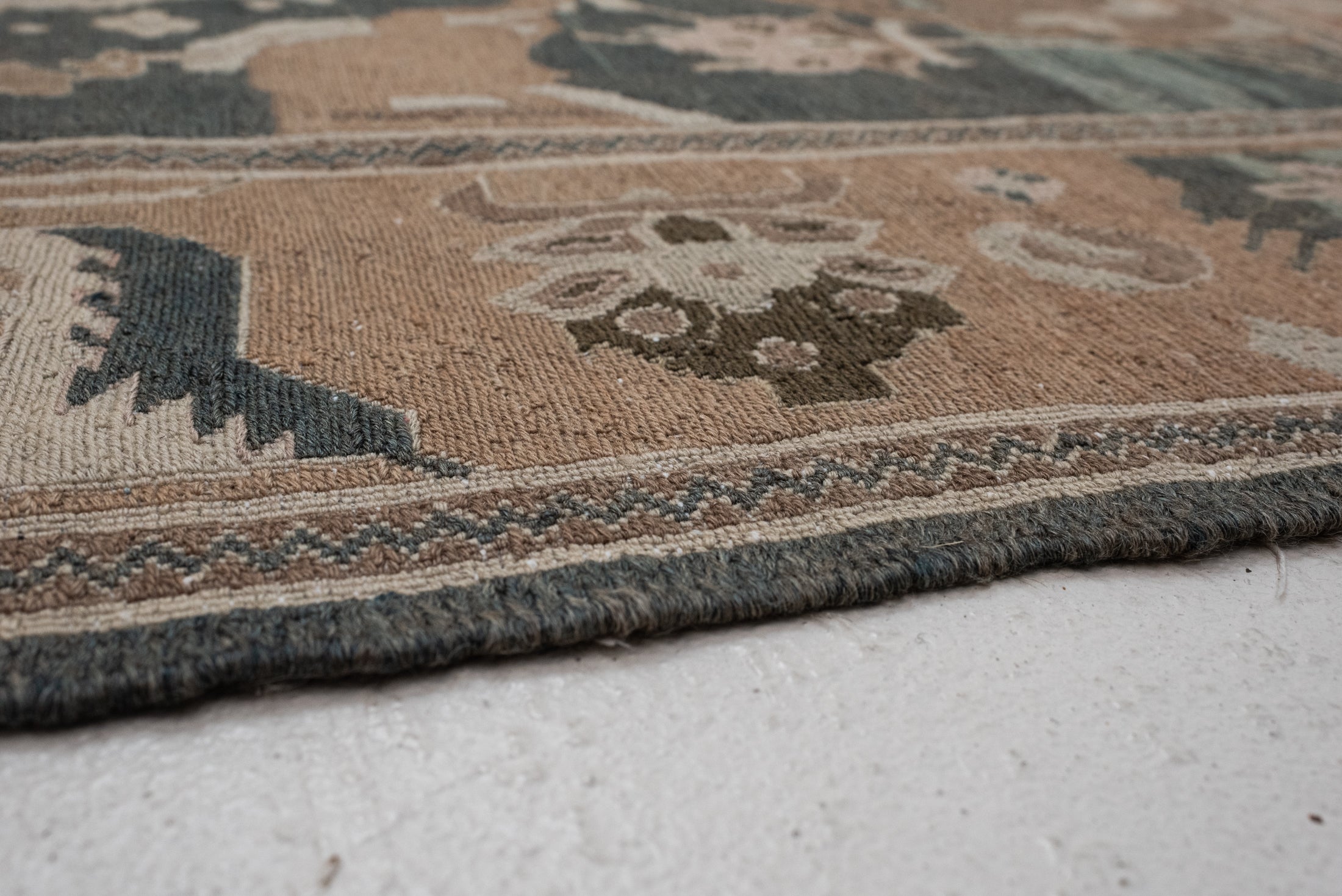 8'9 x 9'7 | Square Vintage Sumak Rug | CE-D-3386