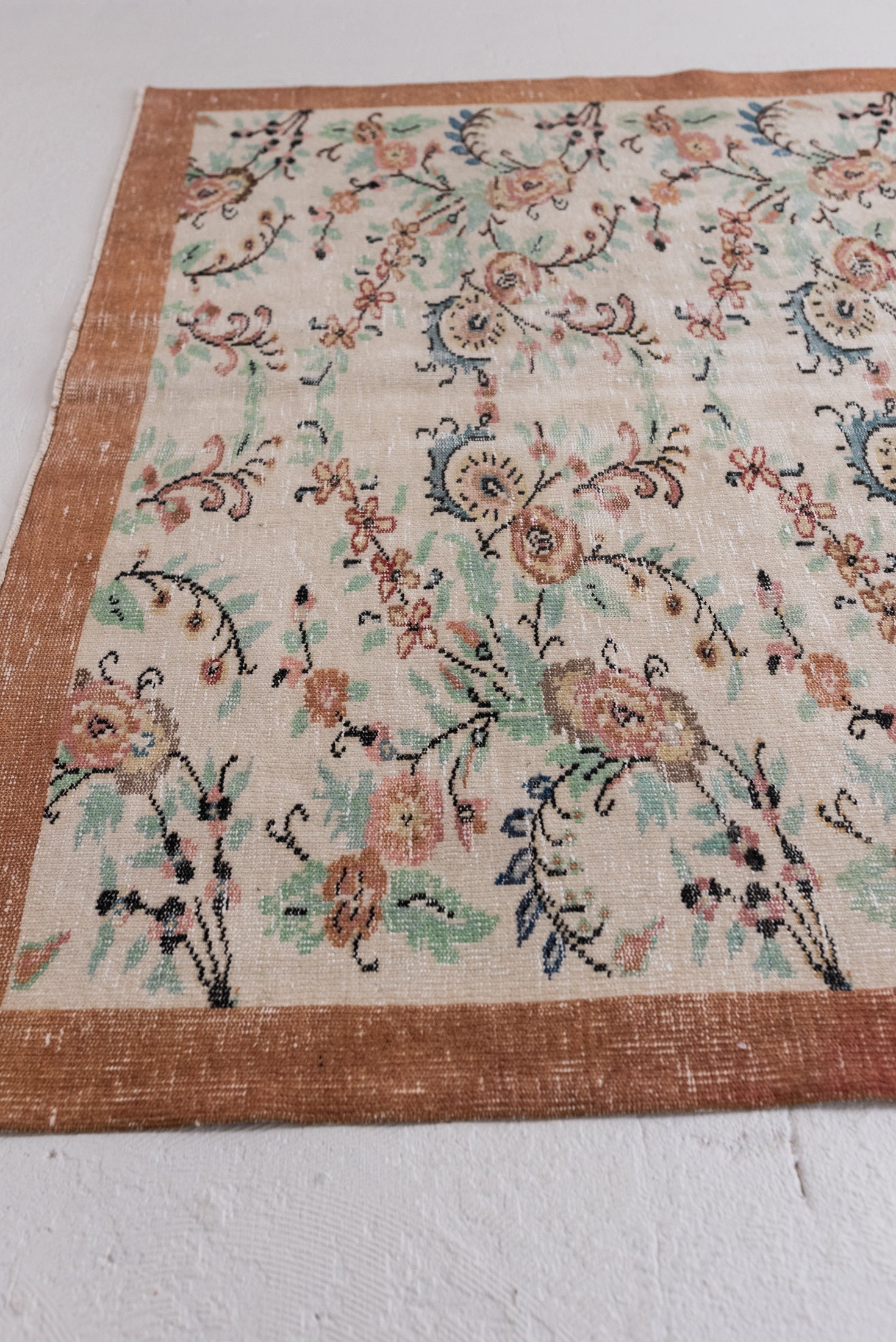 6&#39;0 x 9&#39;8 | Large Floral Vintage Rug | C-2807