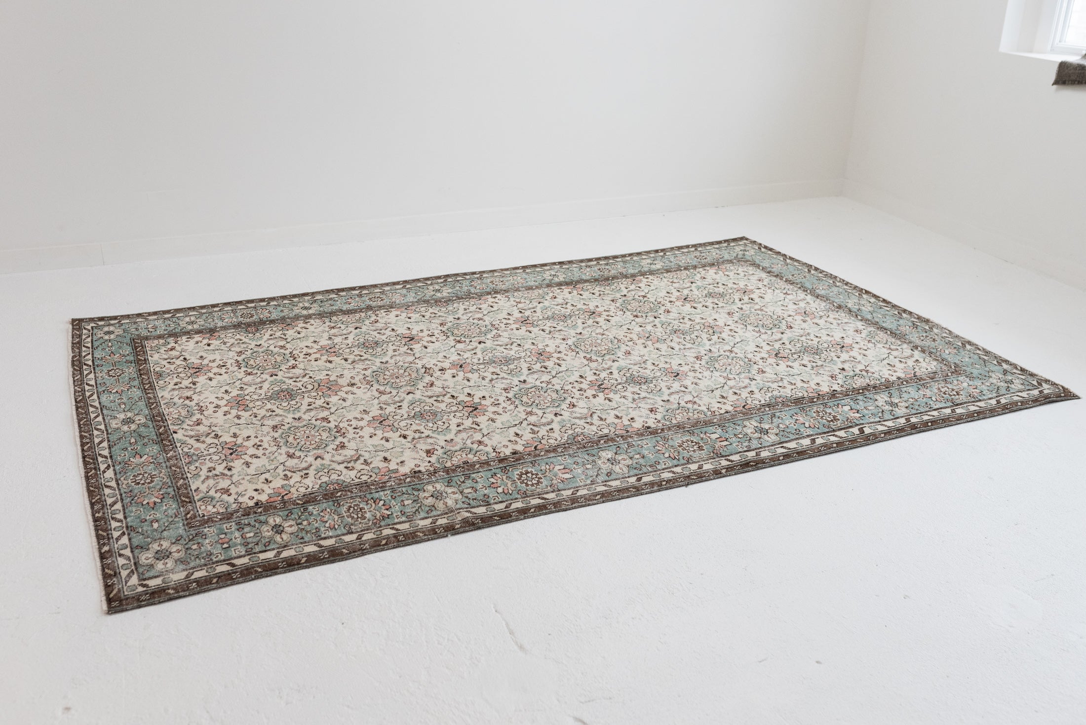 5&#39;10 x 9&#39;6 | Muted Sage Vintage Rug | B-2805