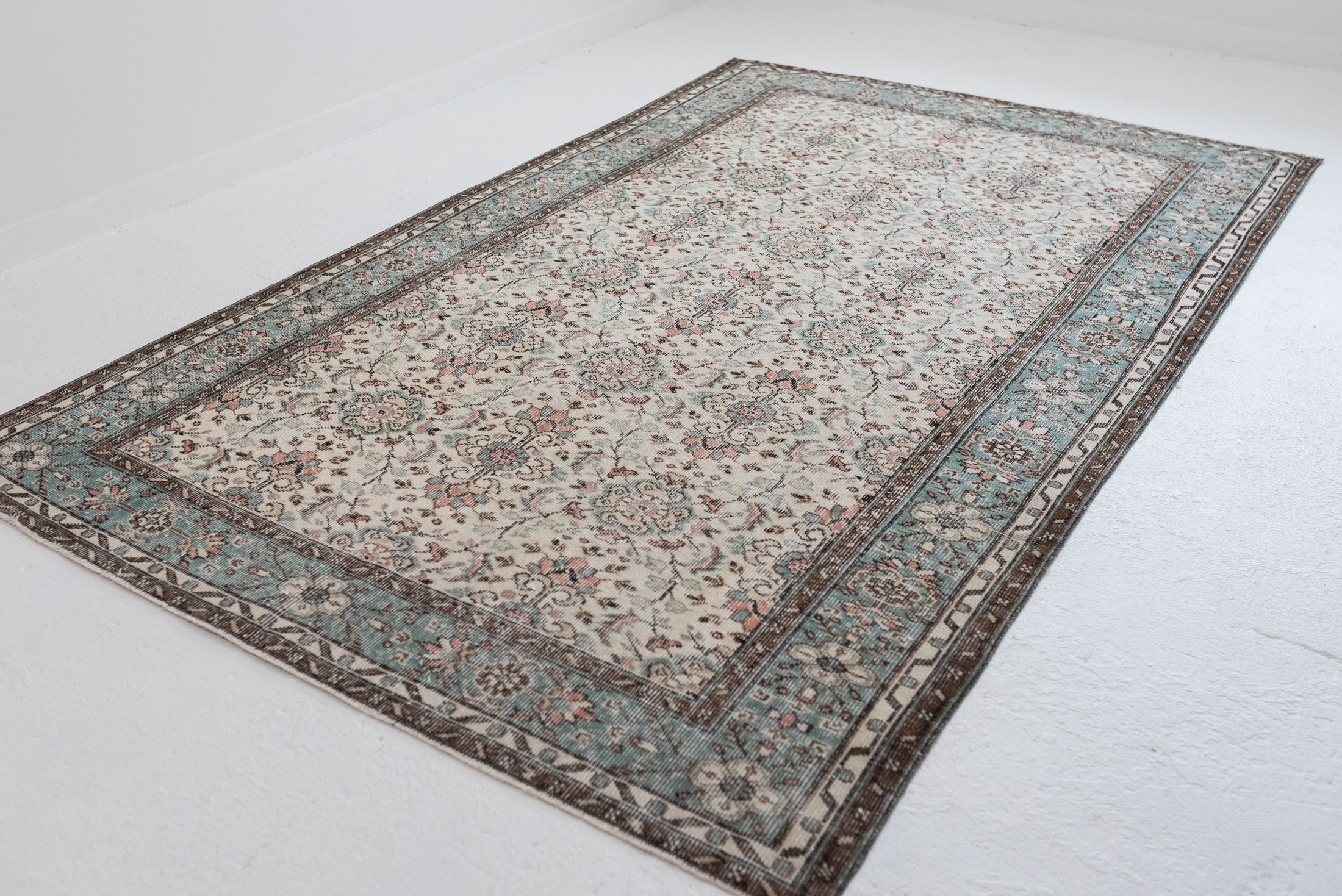 5&#39;10 x 9&#39;6 | Muted Sage Vintage Rug | B-2805