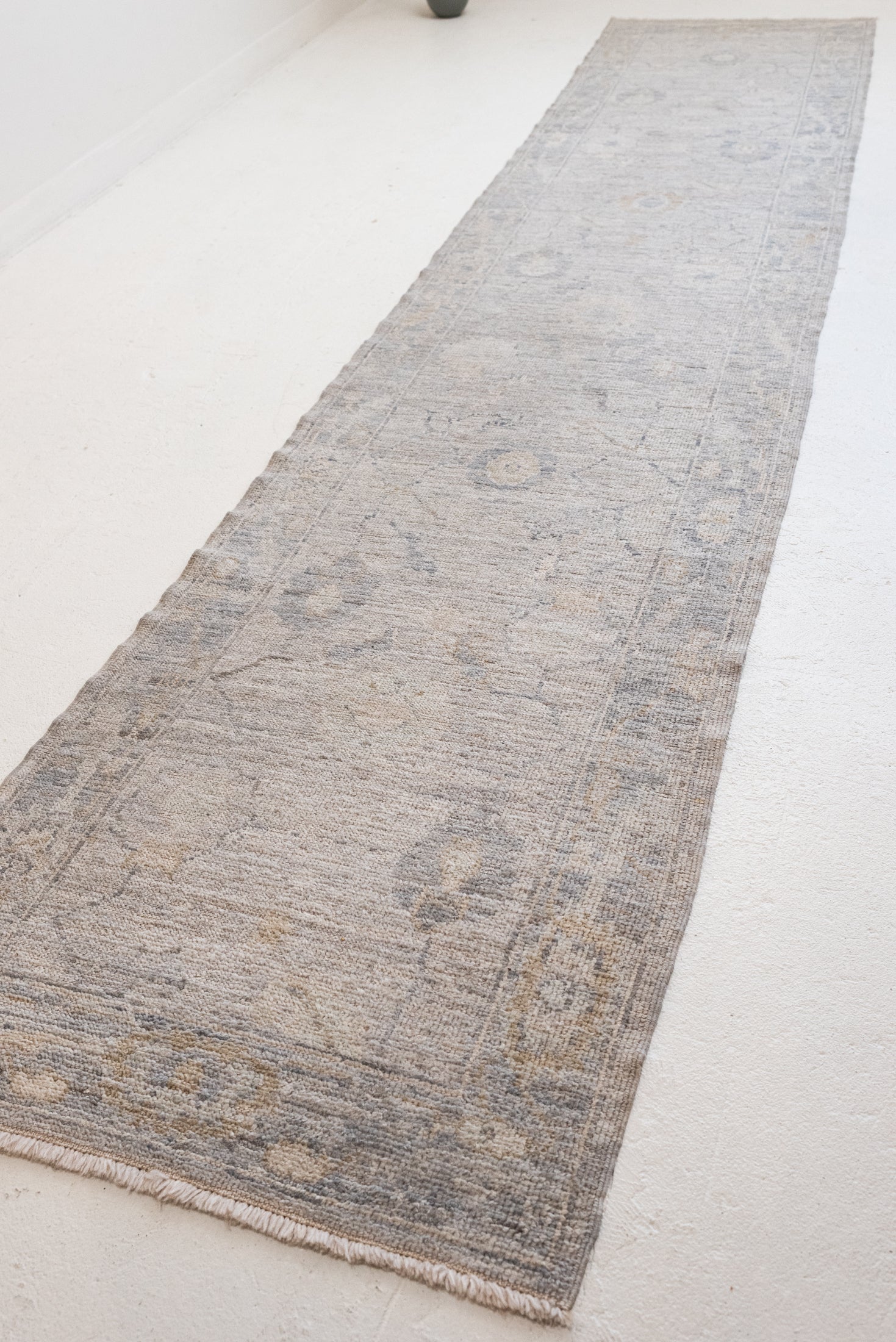 2'8 x 13'6 | CS-R-3802