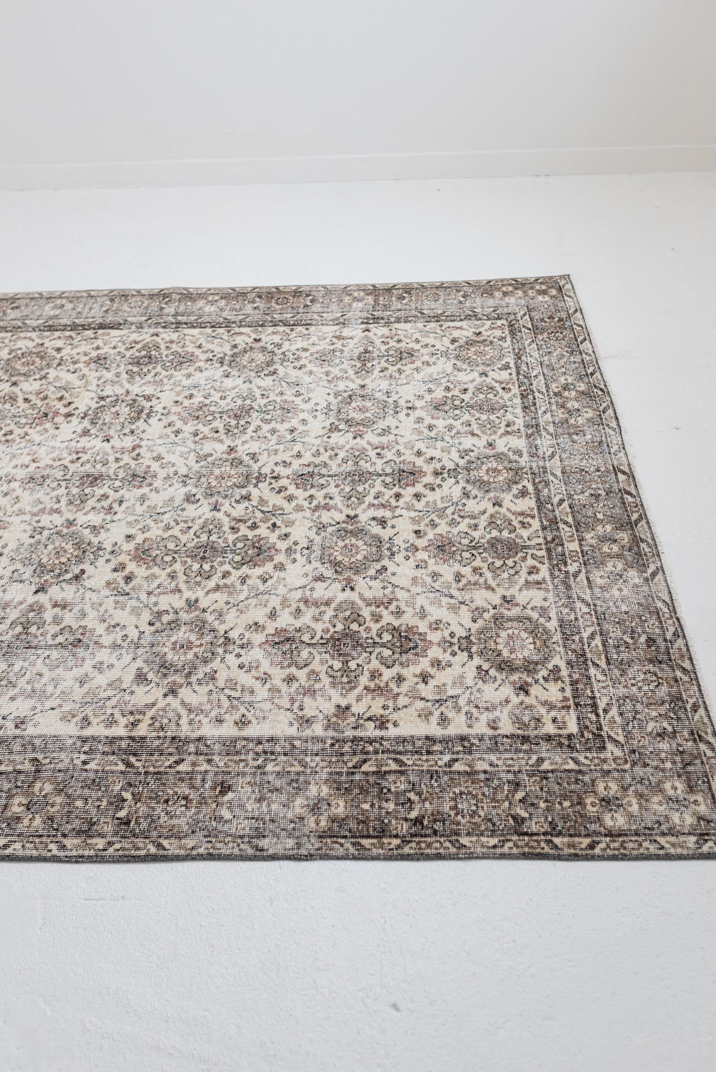 6&#39;8 x 9&#39;11 | Oatmeal Vintage Rug | V-2799