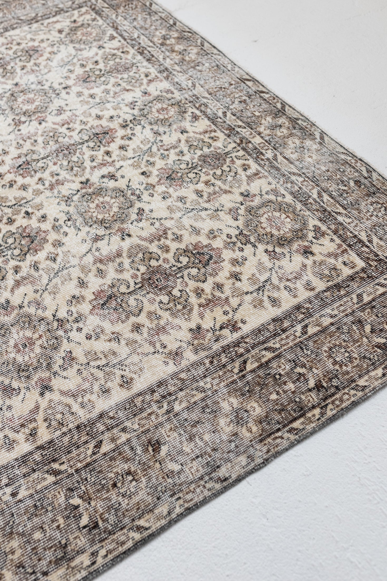 6&#39;8 x 9&#39;11 | Oatmeal Vintage Rug | V-2799