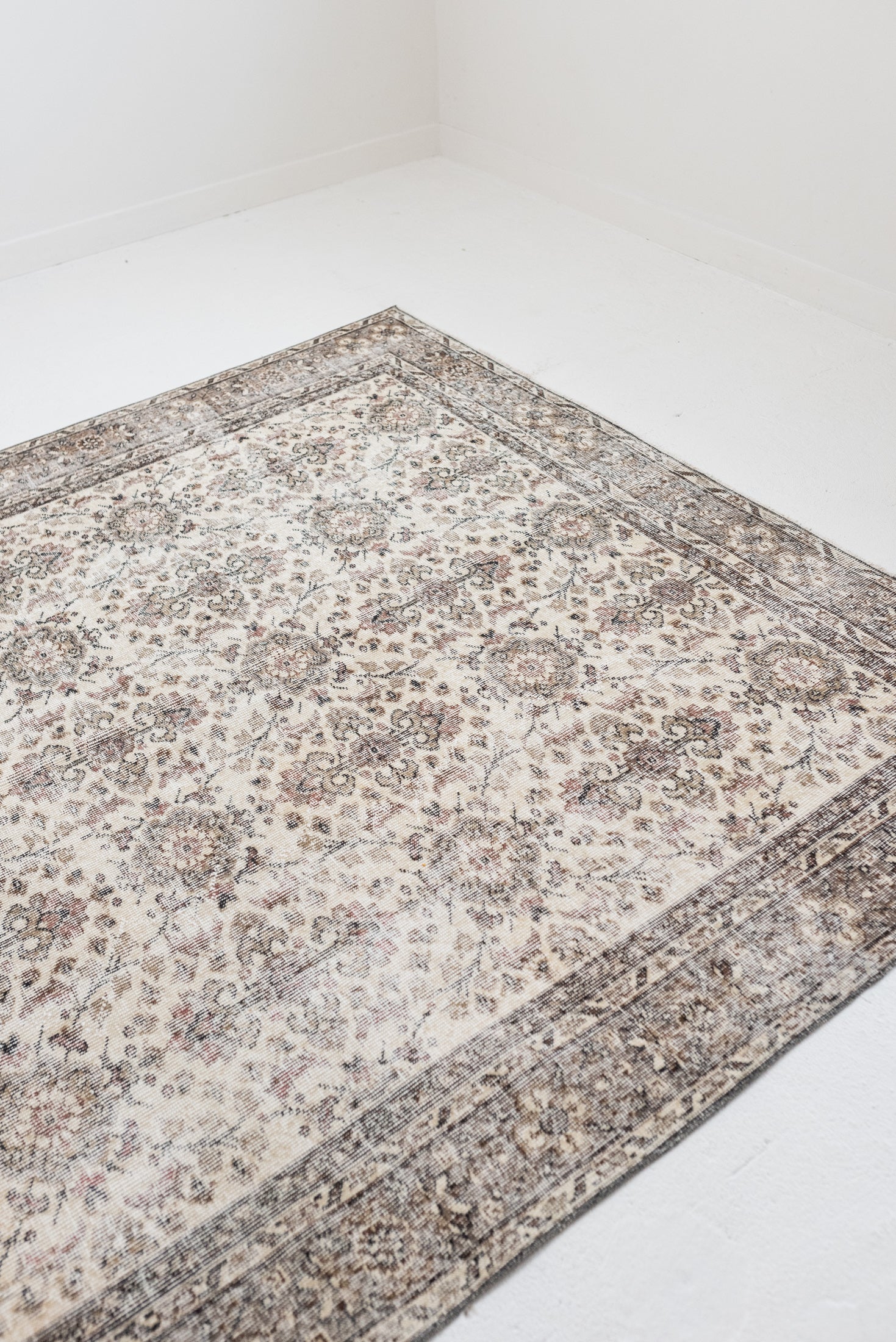 6&#39;8 x 9&#39;11 | Oatmeal Vintage Rug | V-2799