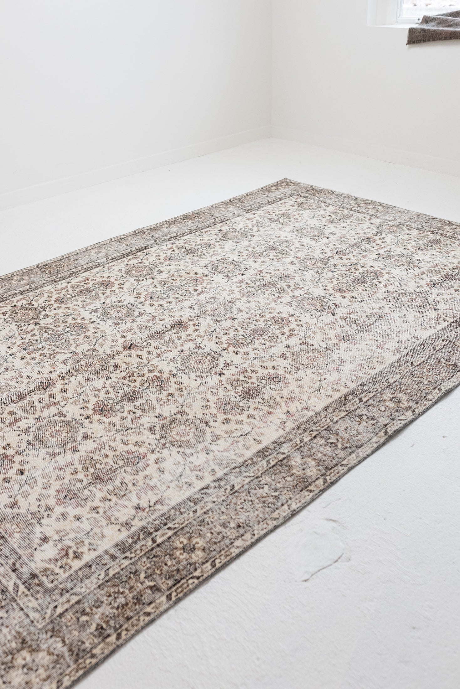 6&#39;8 x 9&#39;11 | Oatmeal Vintage Rug | V-2799