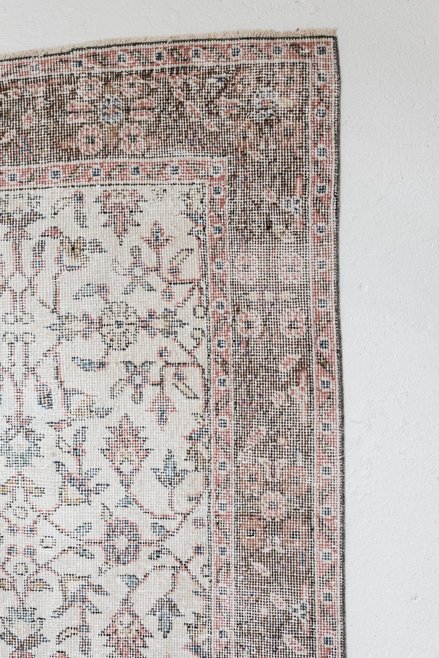 6&#39;0 x 9&#39;5 | Vintage Oushak Rug | V-2800