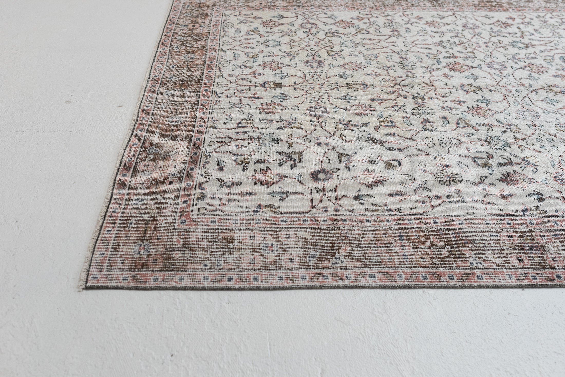 6&#39;0 x 9&#39;5 | Vintage Oushak Rug | V-2800