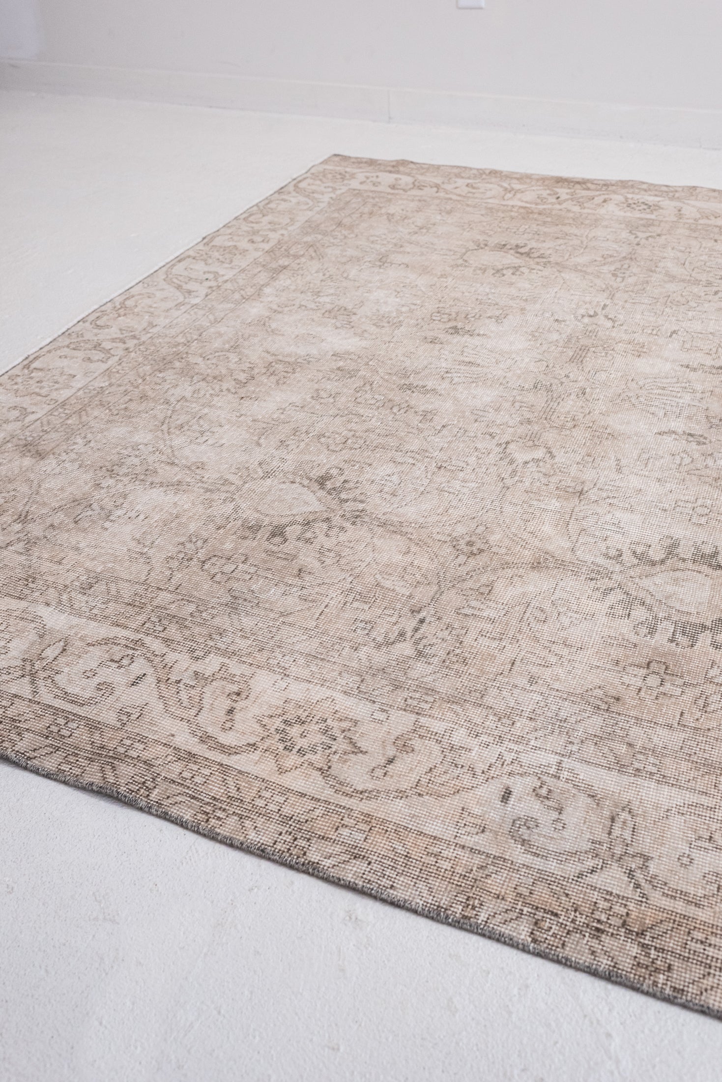 6'9 x 9'5 | Large 1940s Oushak Rug | CE-S-3371