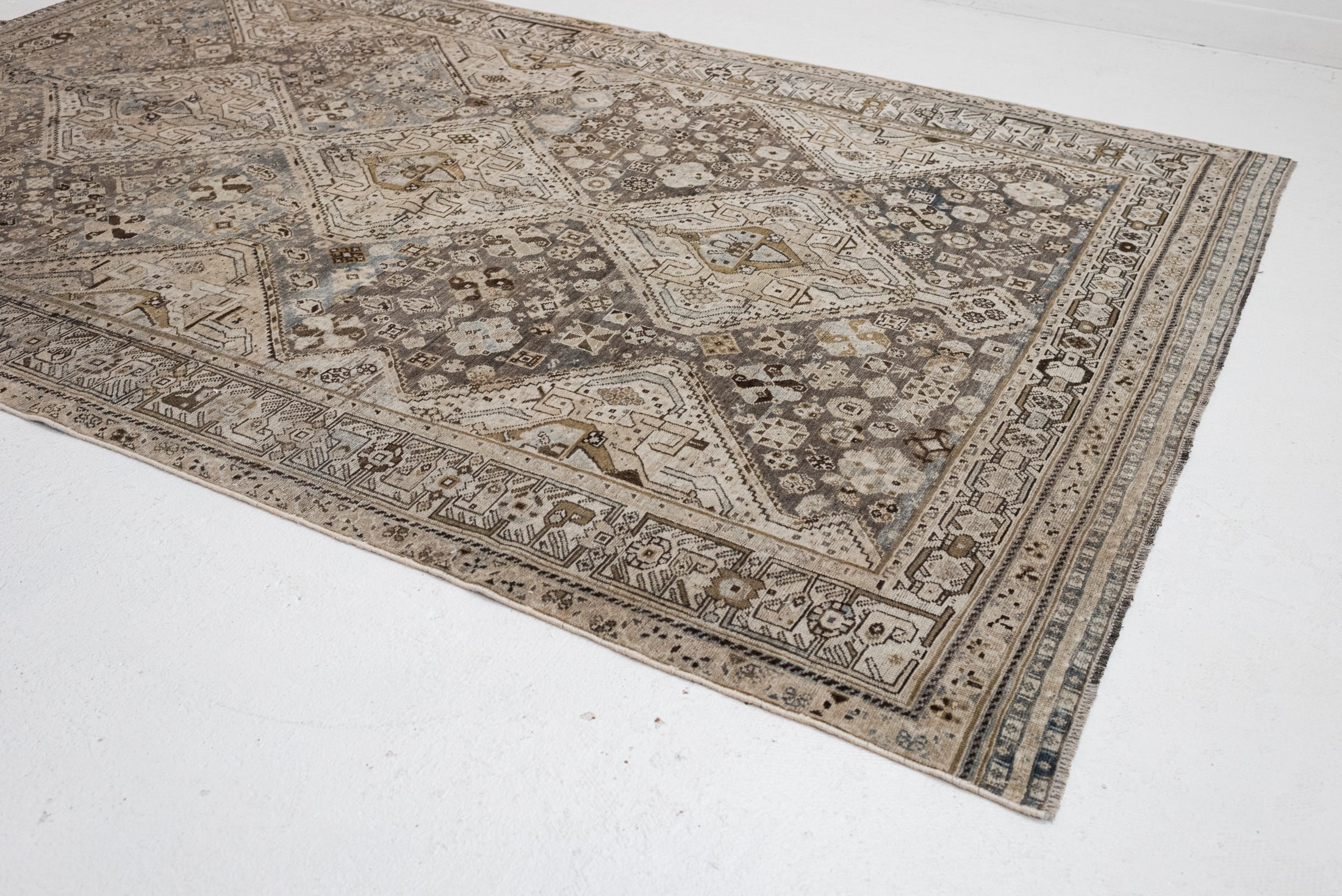 5'5 x 8'4 | CE-B-3356