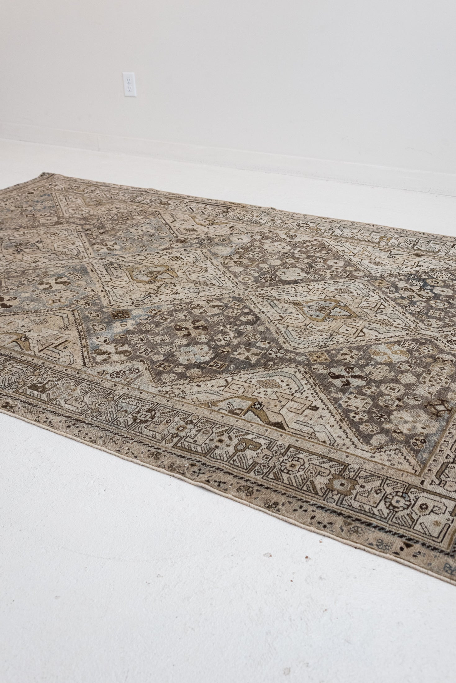 5'5 x 8'4 | CE-B-3356