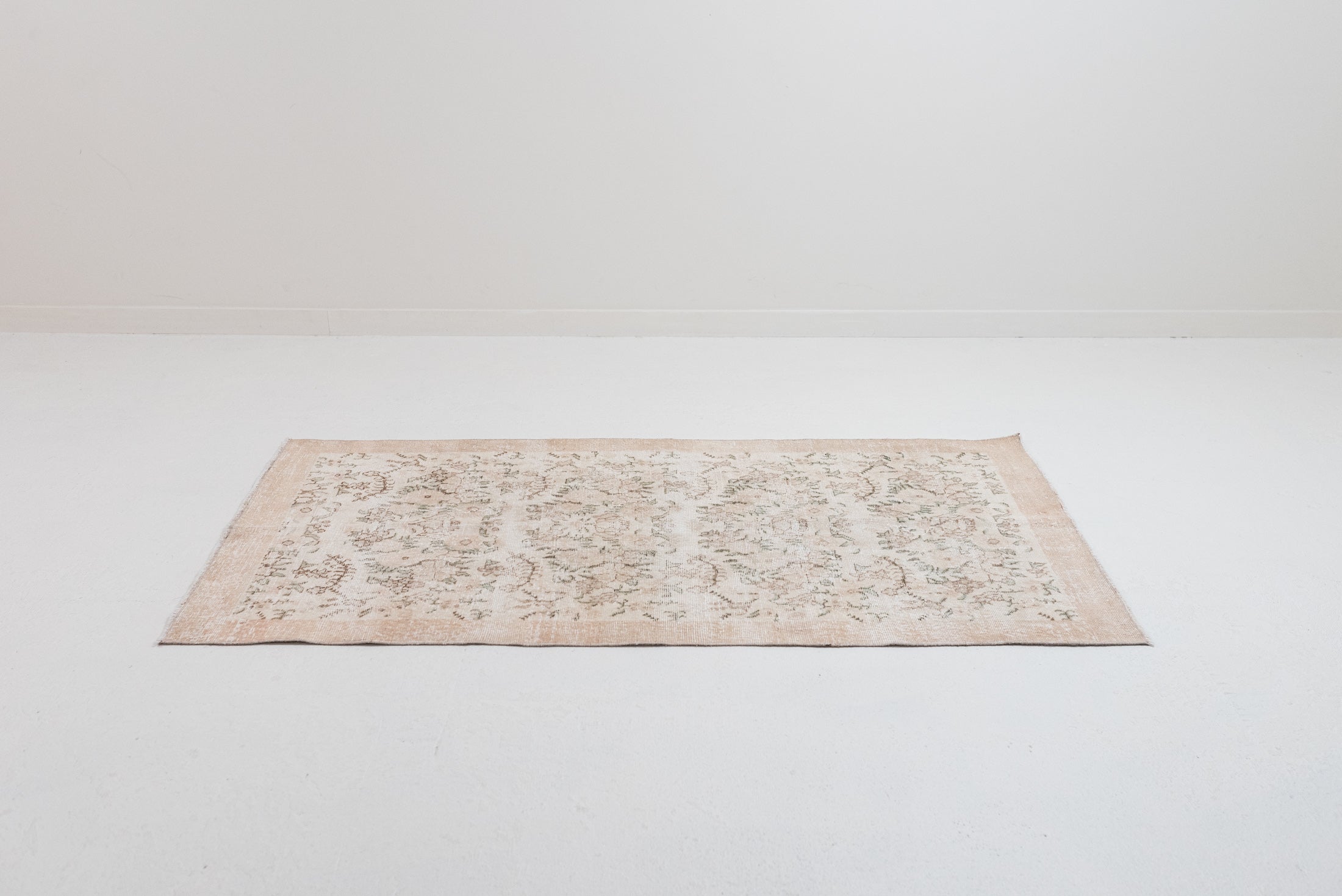 3&#39;5 x 6&#39;8 | Medium Floral Rug | N-2957