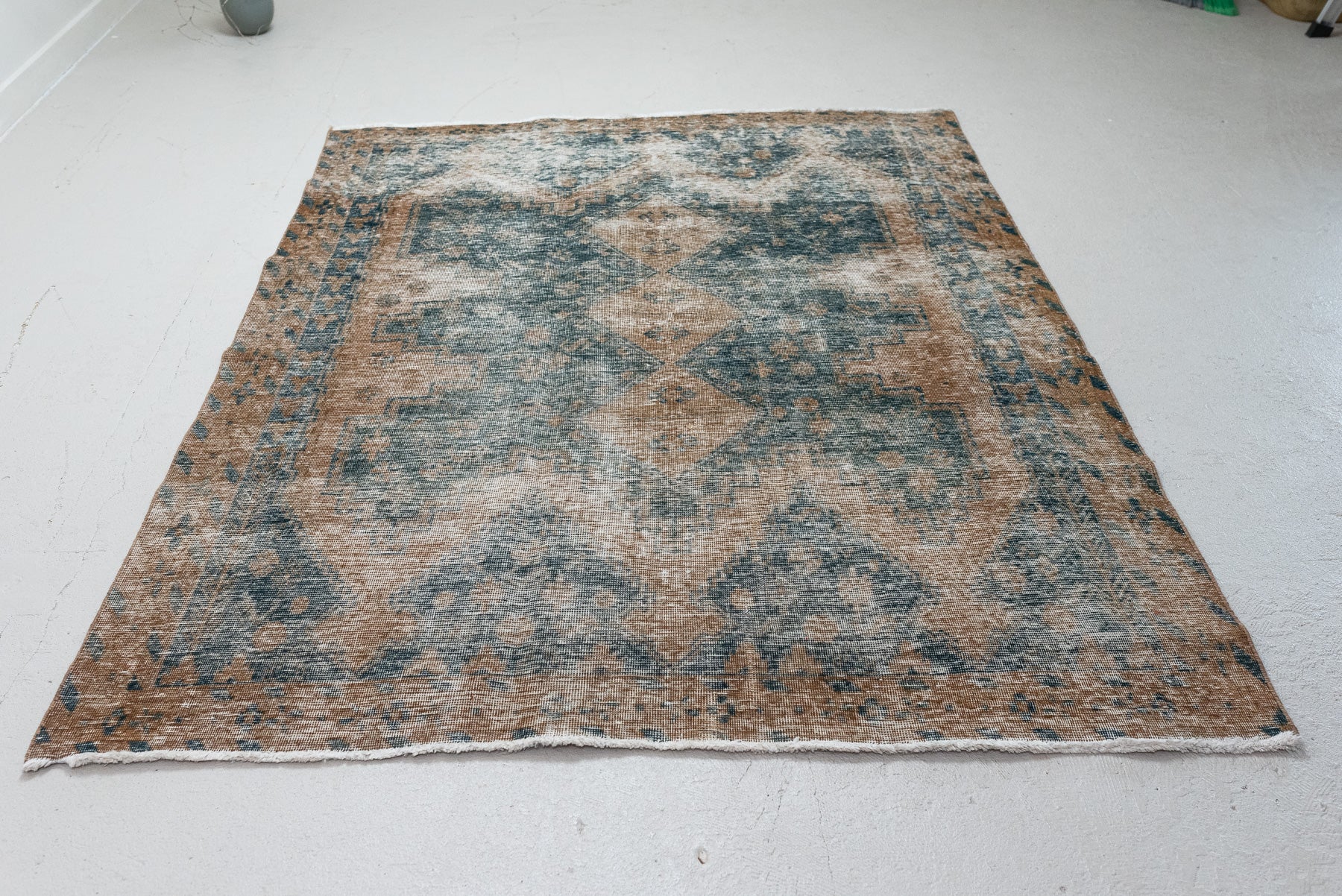 5&#39;2 x 7&#39;2 | Vintage Tabriz | CAB-B-2413