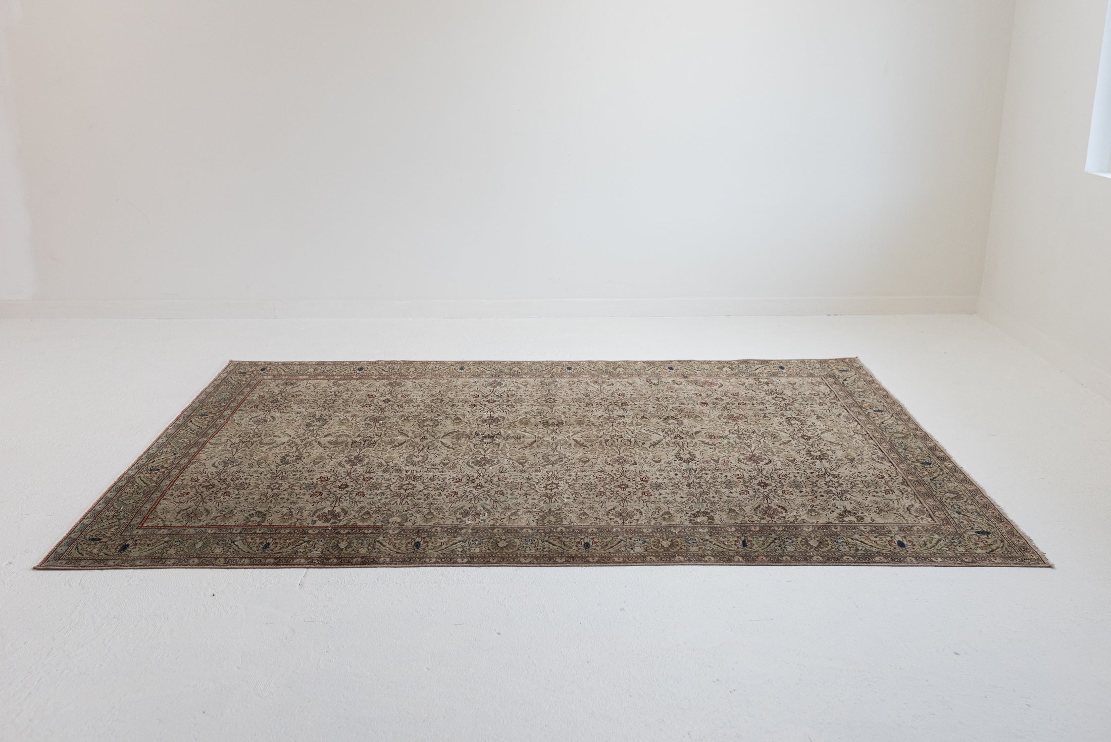 6&#39;4 x 9&#39;3 | Sage Green Large Vintage Rug | C-2943