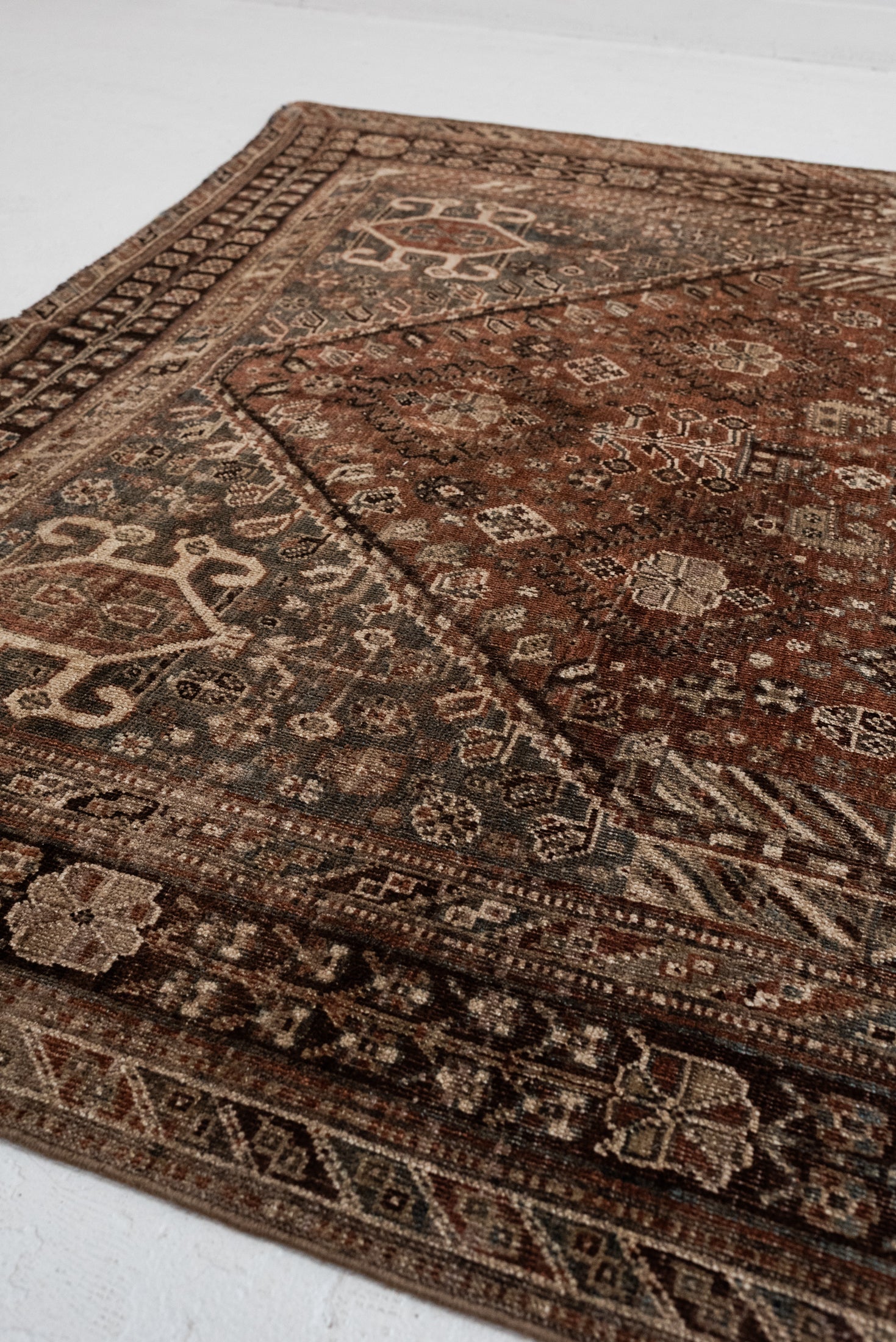 5'6 x 7'9 | Classic 1930s Shiraz | CE-B-3354