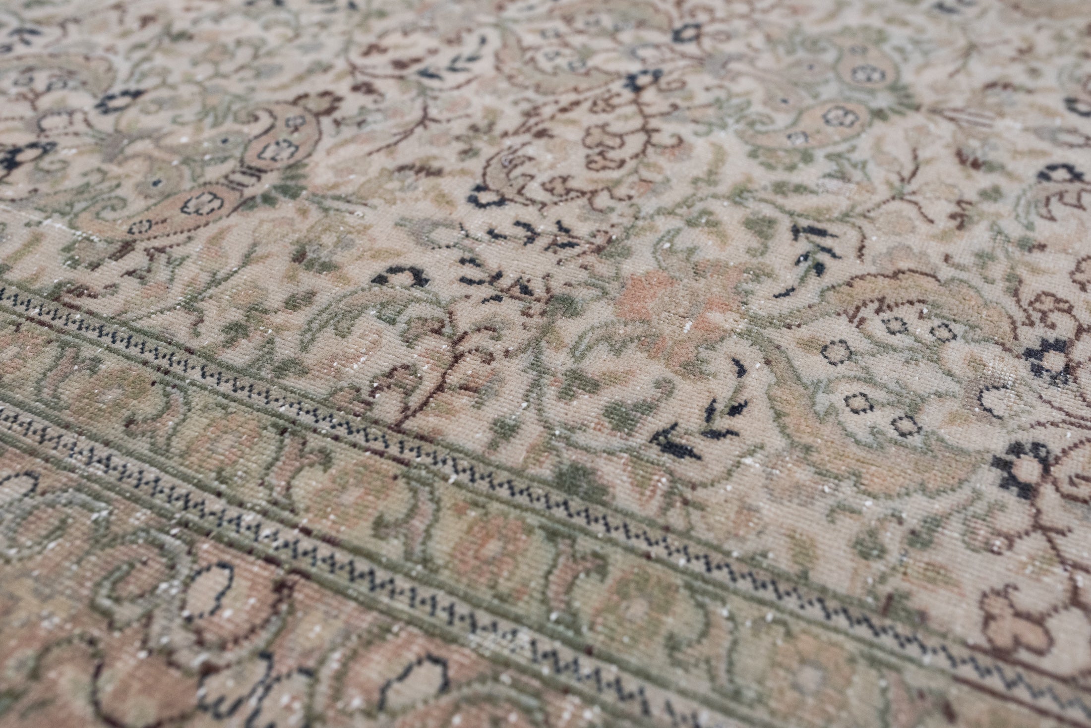 6&#39;5 x 9&#39;7 | Beautiful Sage Vintage Rug | B-2937