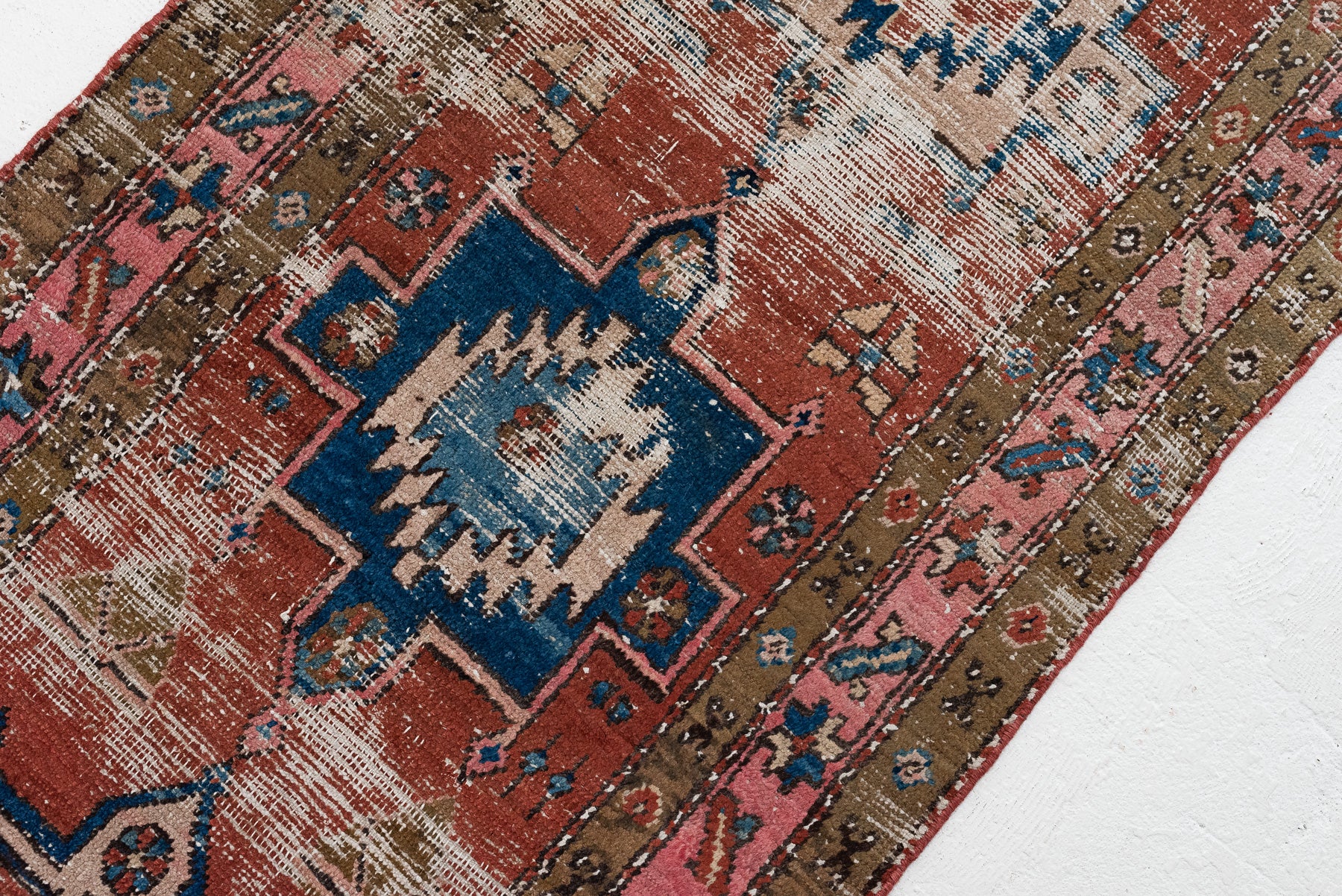 2&#39;9 x 7&#39; | Distressed Karaje Runner | CE-R-2448