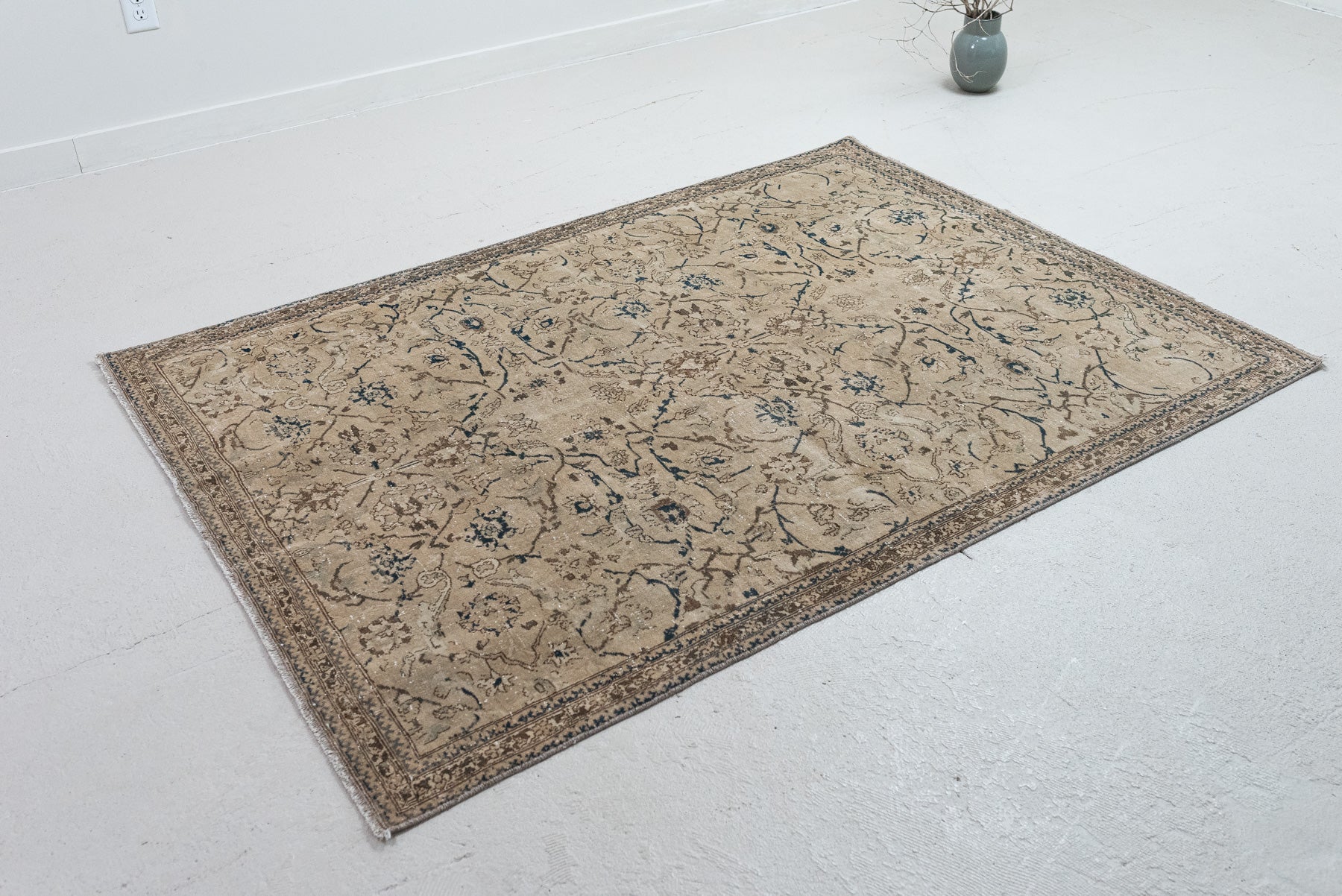 4&#39;5 x 6&#39;2 | Vintage Rug | W-2378