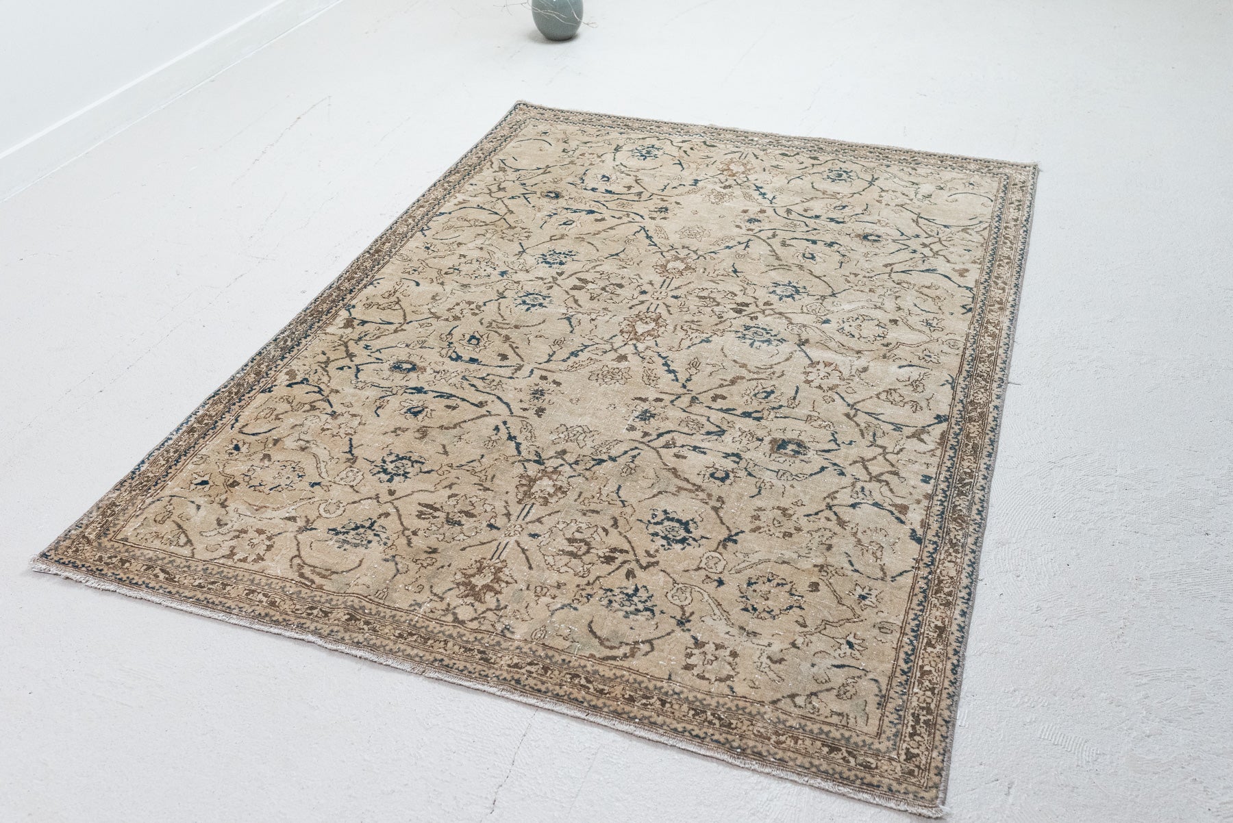 4&#39;5 x 6&#39;2 | Vintage Rug | W-2378