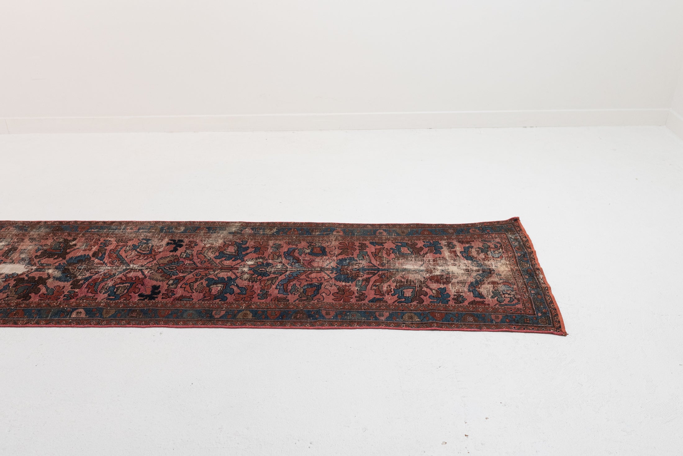 2&#39;5 x 10&#39;0 | Vintage Lillian Runner | R-3042