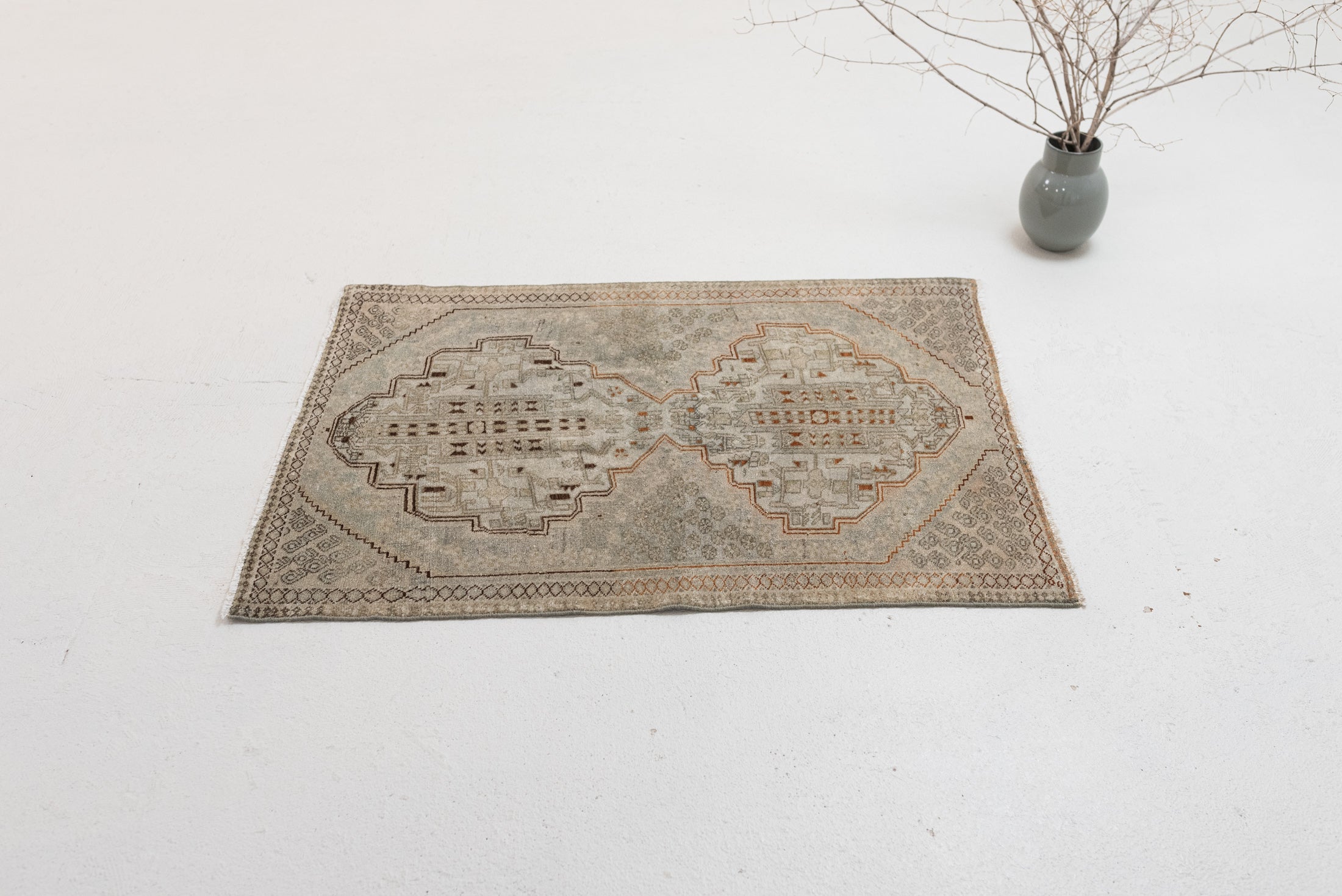 2&#39;8 x 3&#39;9 | Small Vintage Rug | W-3046