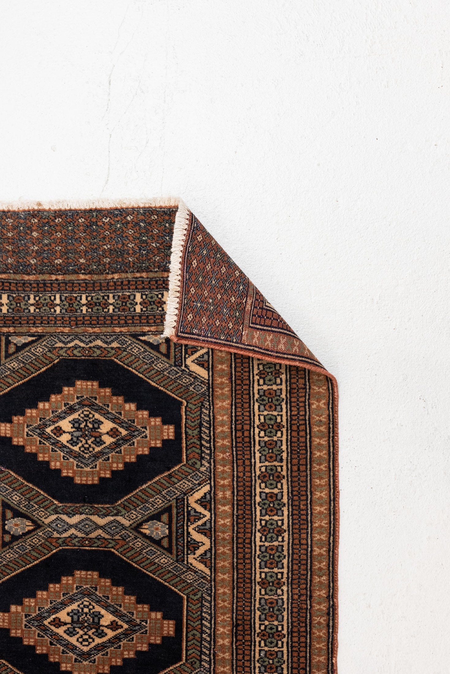 2&#39;5 x 4&#39;0 | Small Vintage Rug | W-3037