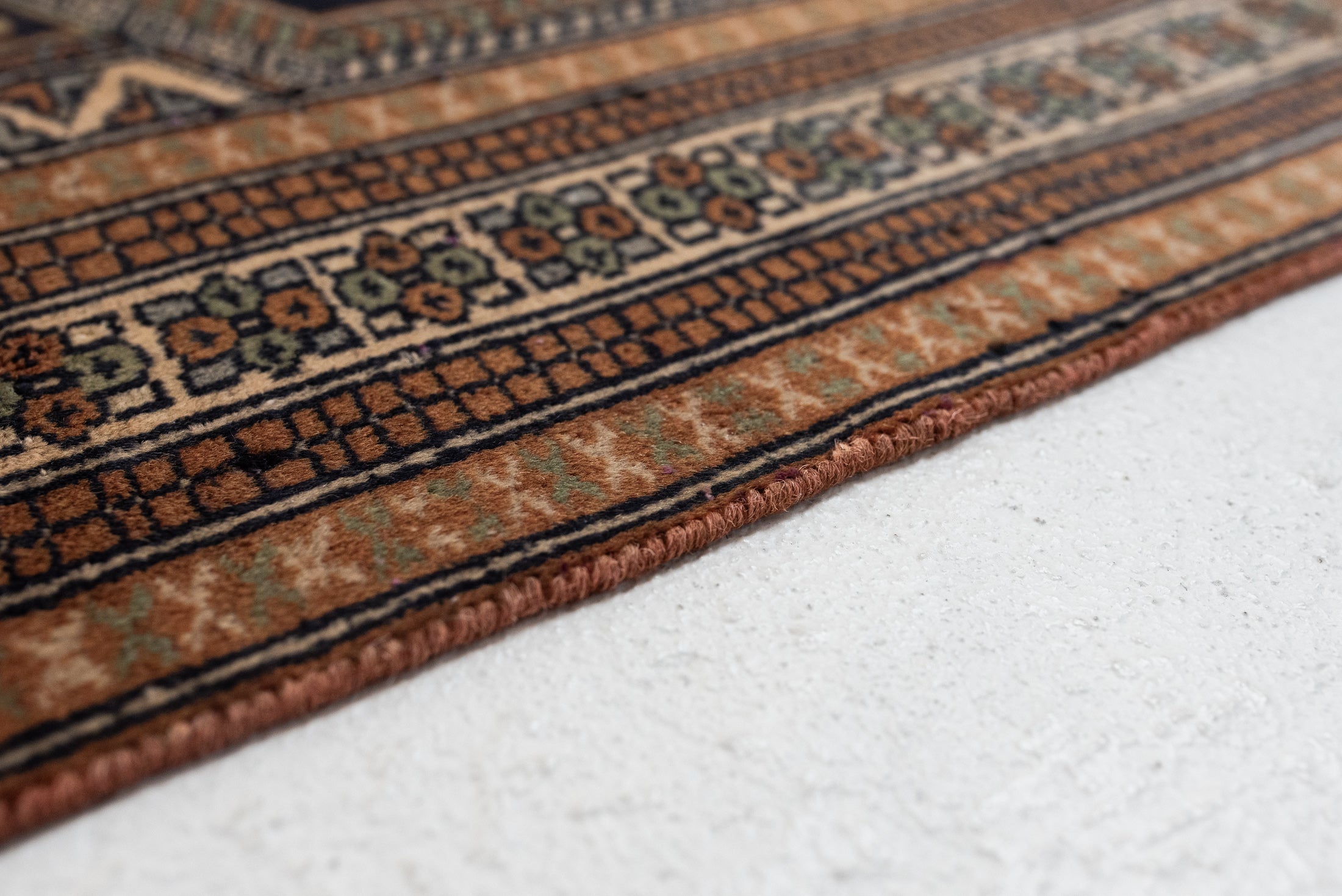 2&#39;5 x 4&#39;0 | Small Vintage Rug | W-3037