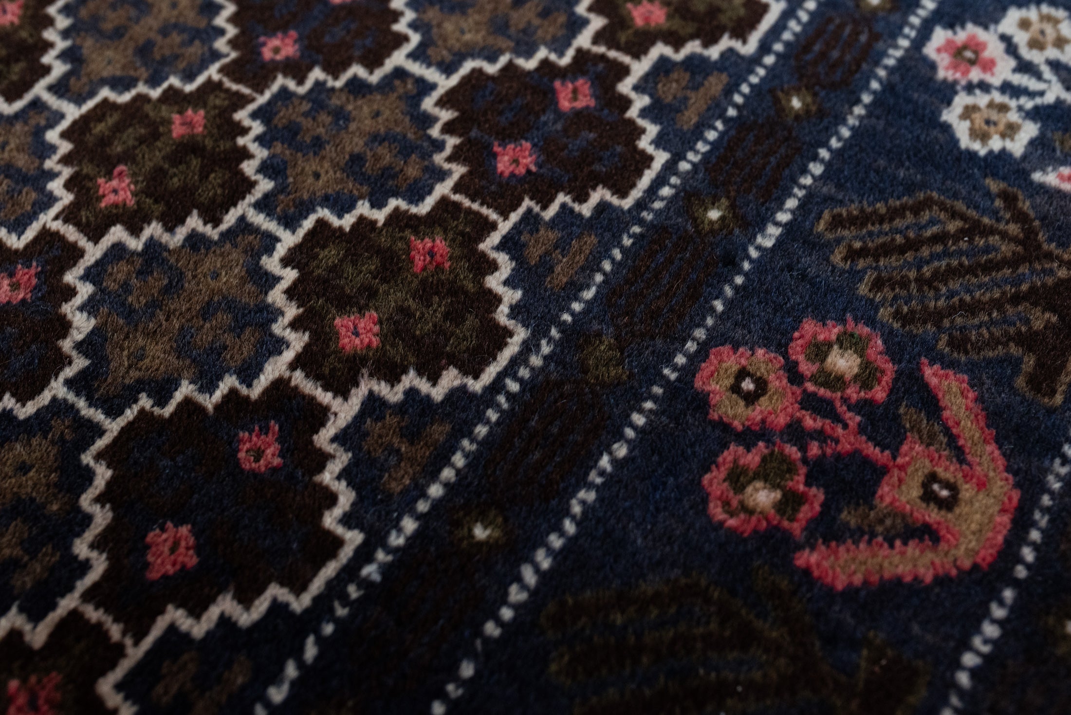 3&#39;10 x 6&#39;3 | Moody Vintage Rug | W-3031