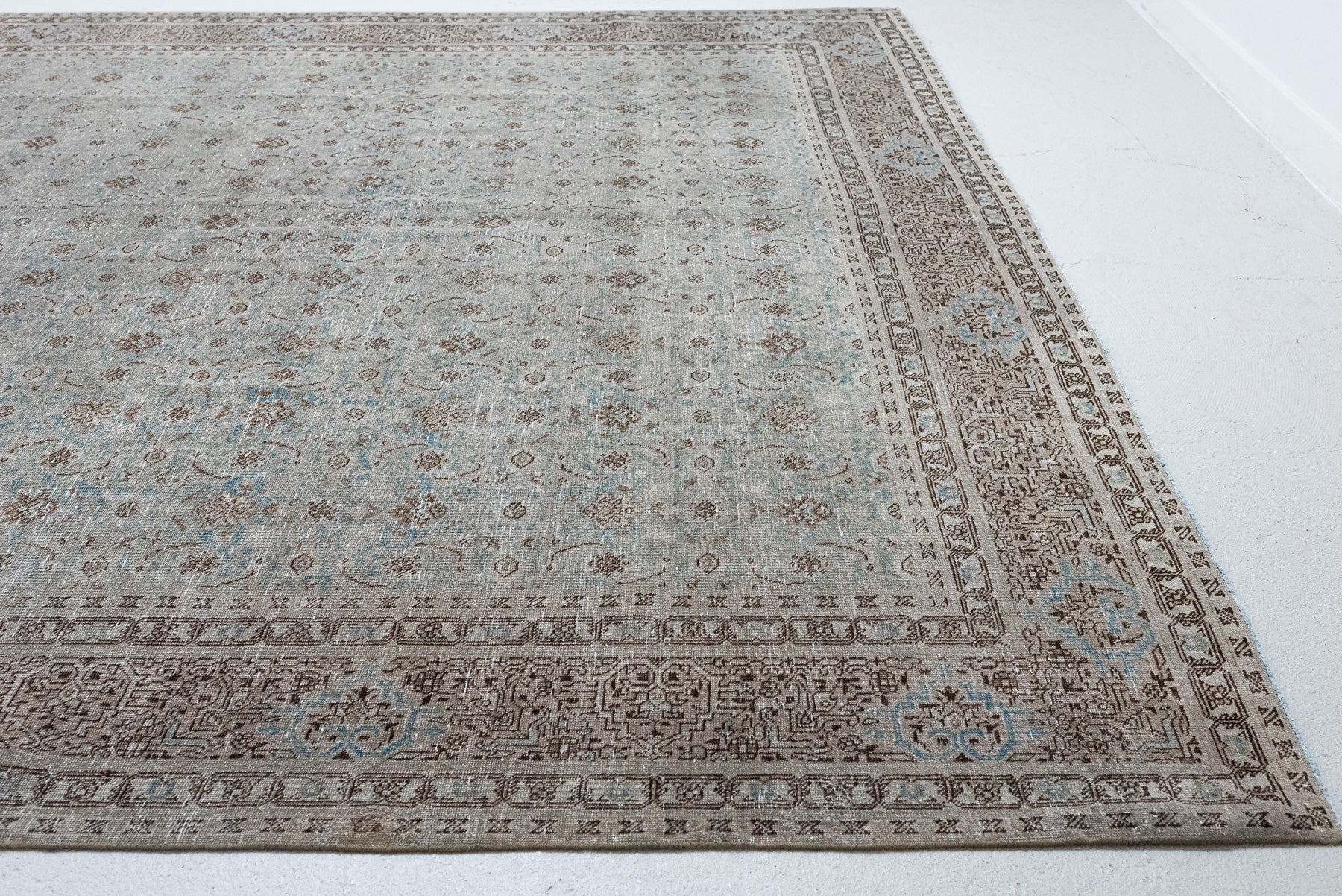 8&#39;3 x 10&#39;7 | Vintage Tabriz | Designers L-2548