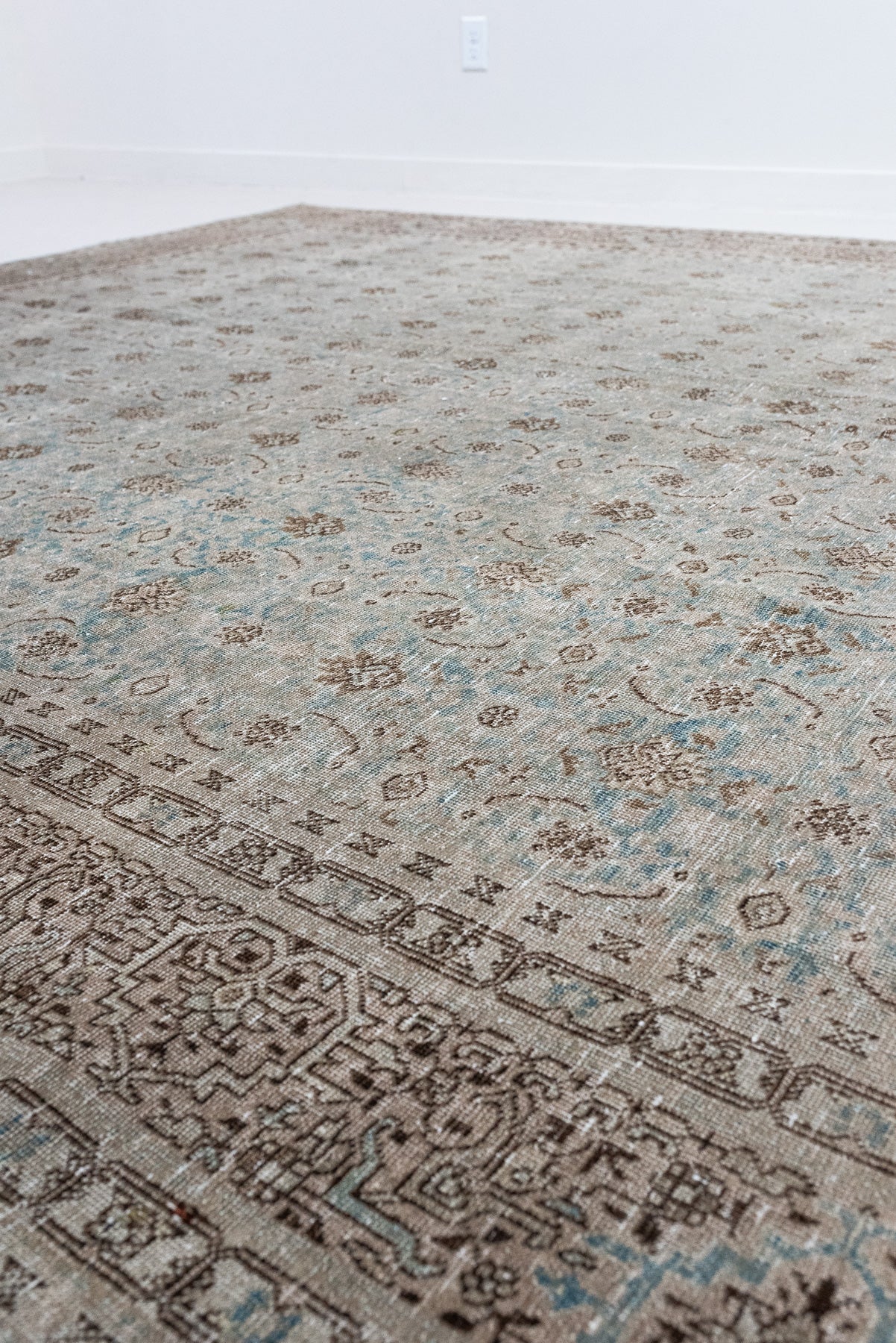 8&#39;3 x 10&#39;7 | Vintage Tabriz | Designers L-2548