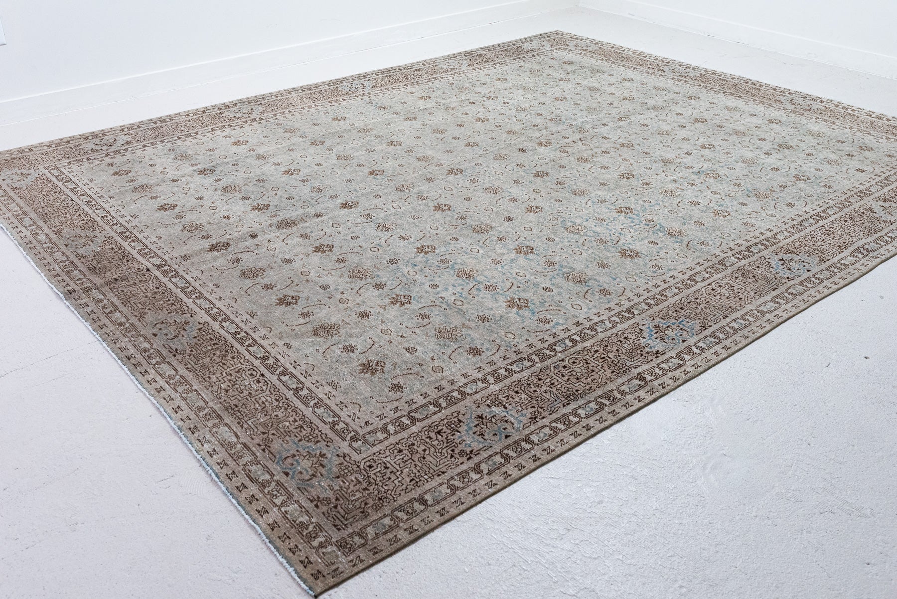 8&#39;3 x 10&#39;7 | Vintage Tabriz | Designers L-2548