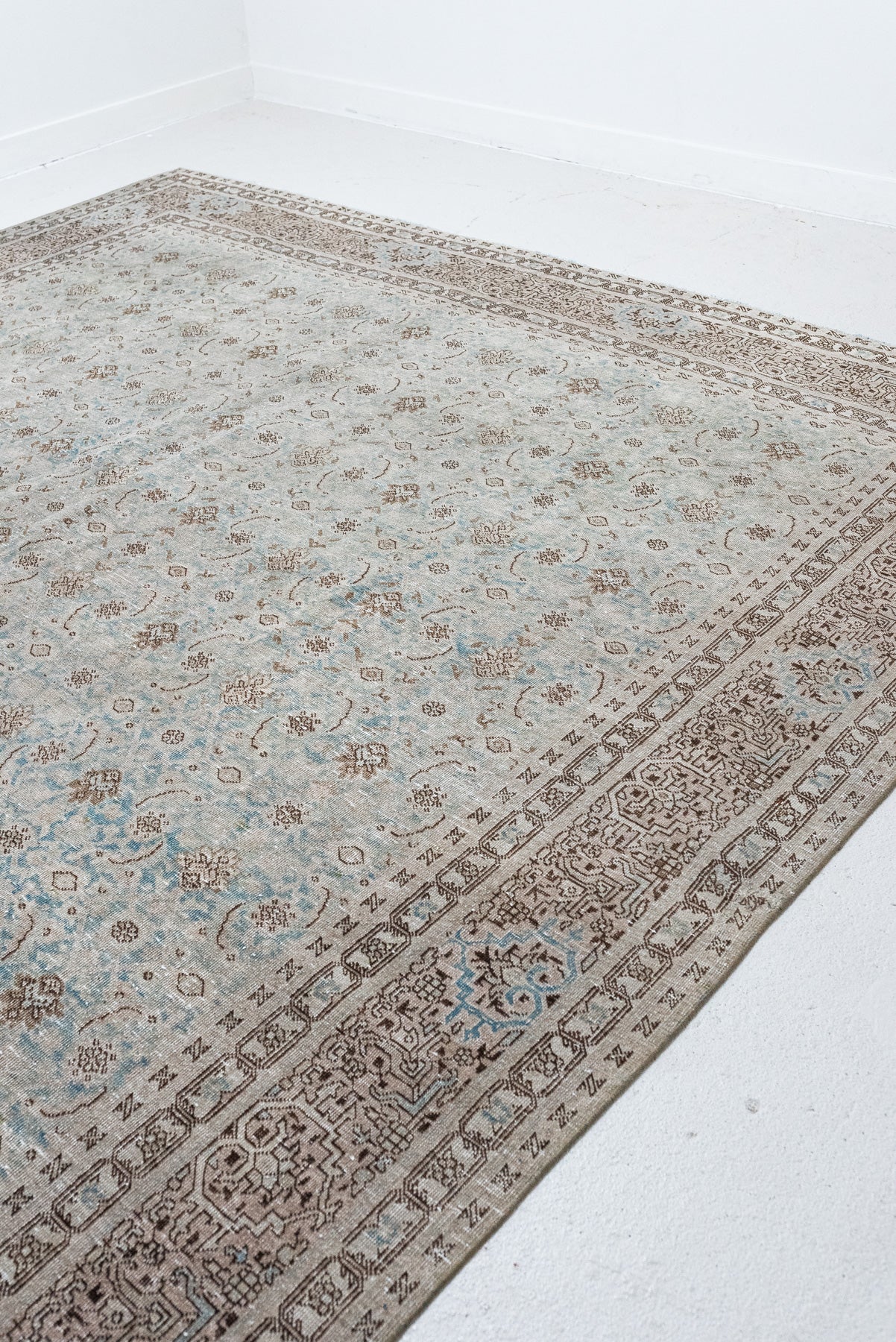 8&#39;3 x 10&#39;7 | Vintage Tabriz | Designers L-2548