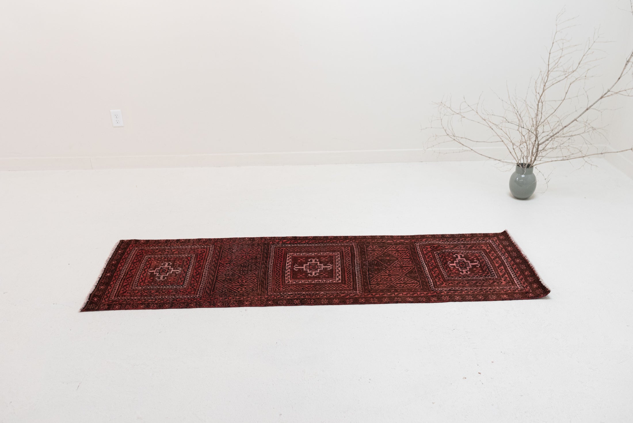 2&#39;2 x 6&#39;11 | Red Vintage Runner | R-3032