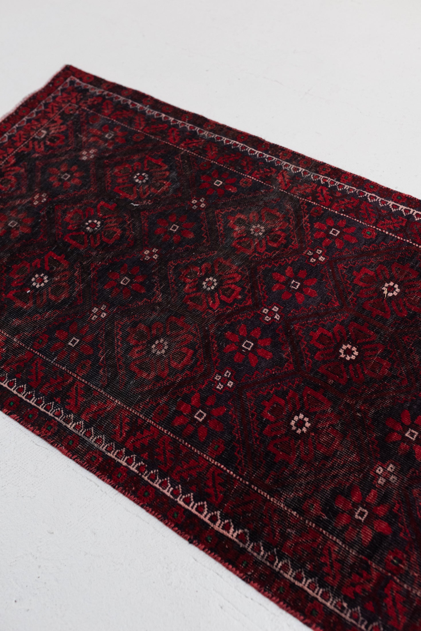 2&#39;8 x 8&#39;3 | Red Vintage Runner | R-2993