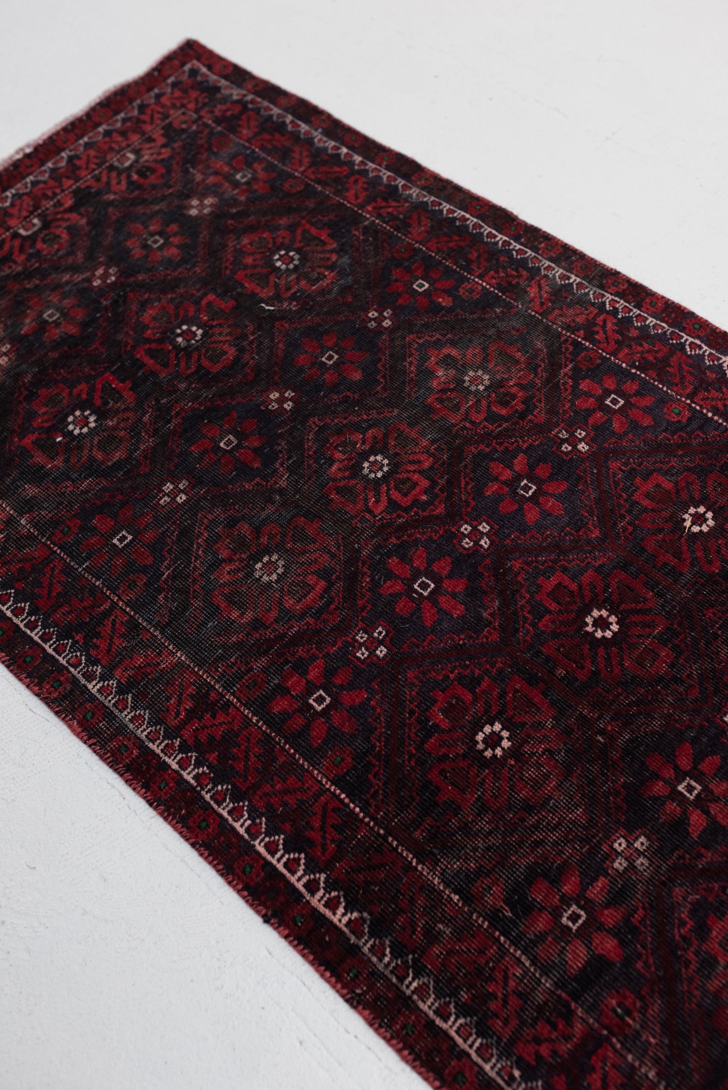 2&#39;8 x 8&#39;3 | Red Vintage Runner | R-2993