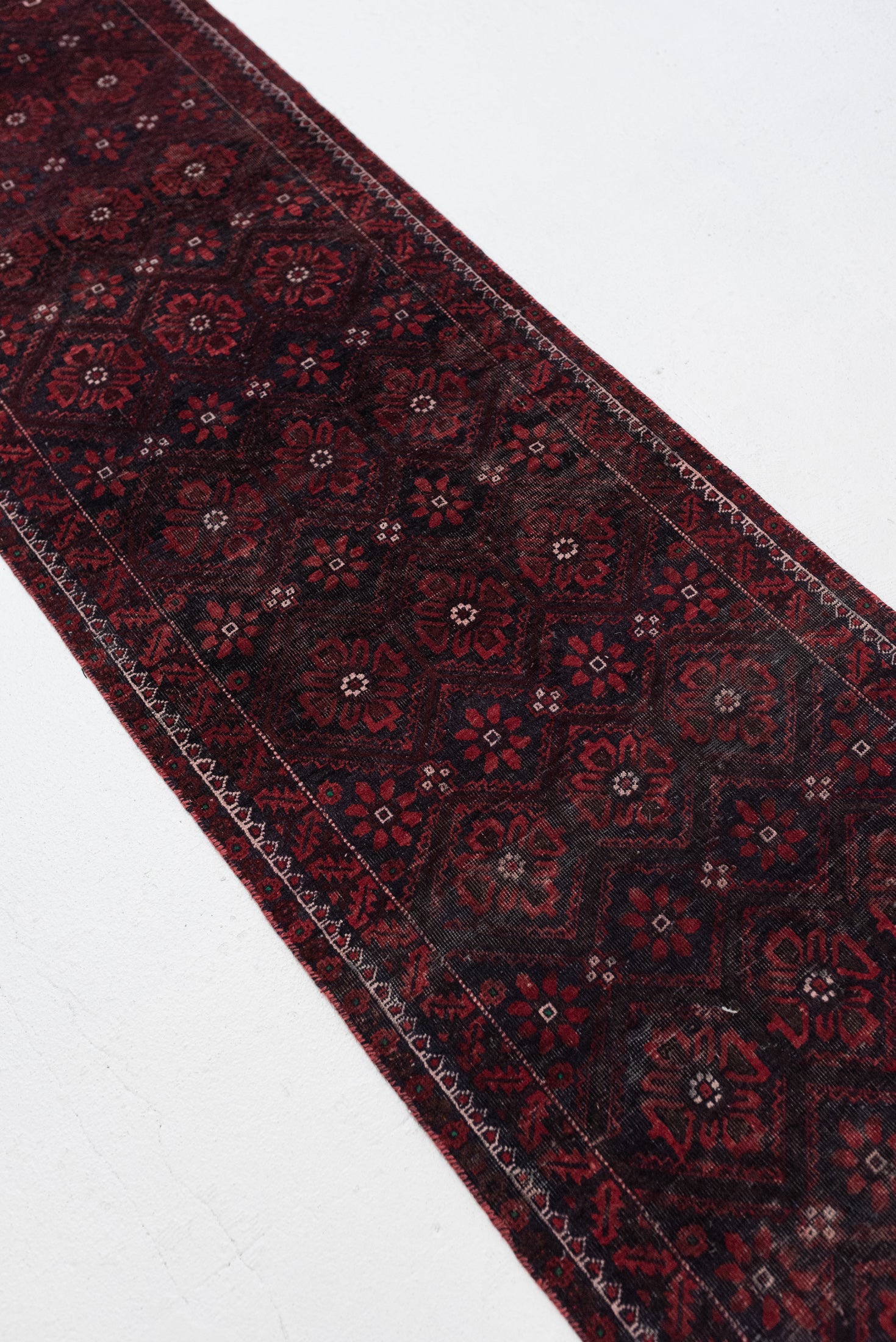 2&#39;8 x 8&#39;3 | Red Vintage Runner | R-2993