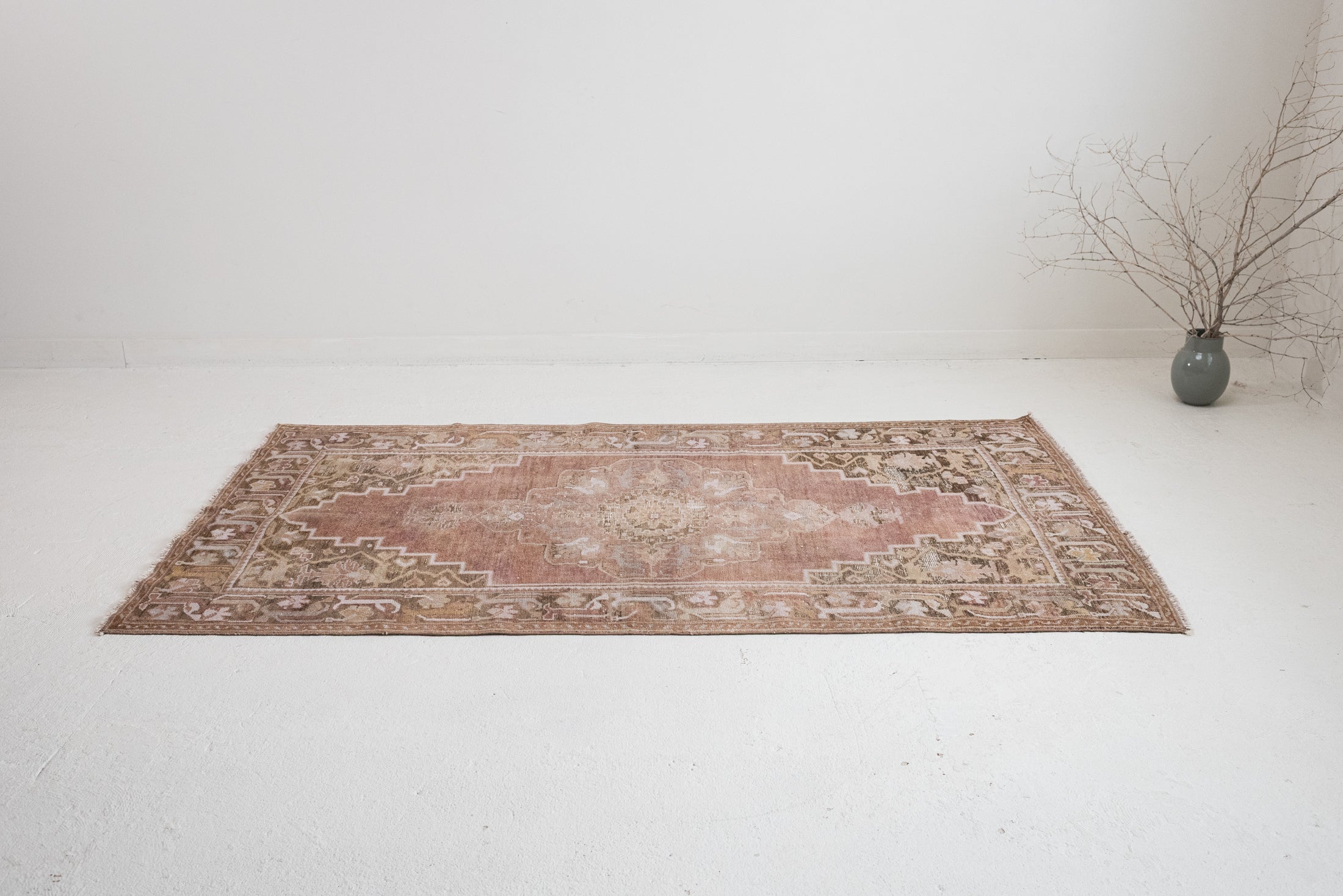 Reserved | AS | 4'1 x 7'0 | N-3915