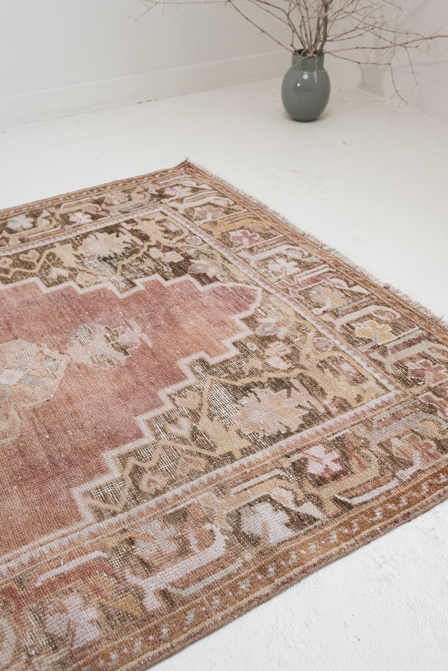 Reserved | AS | 4'1 x 7'0 | N-3915