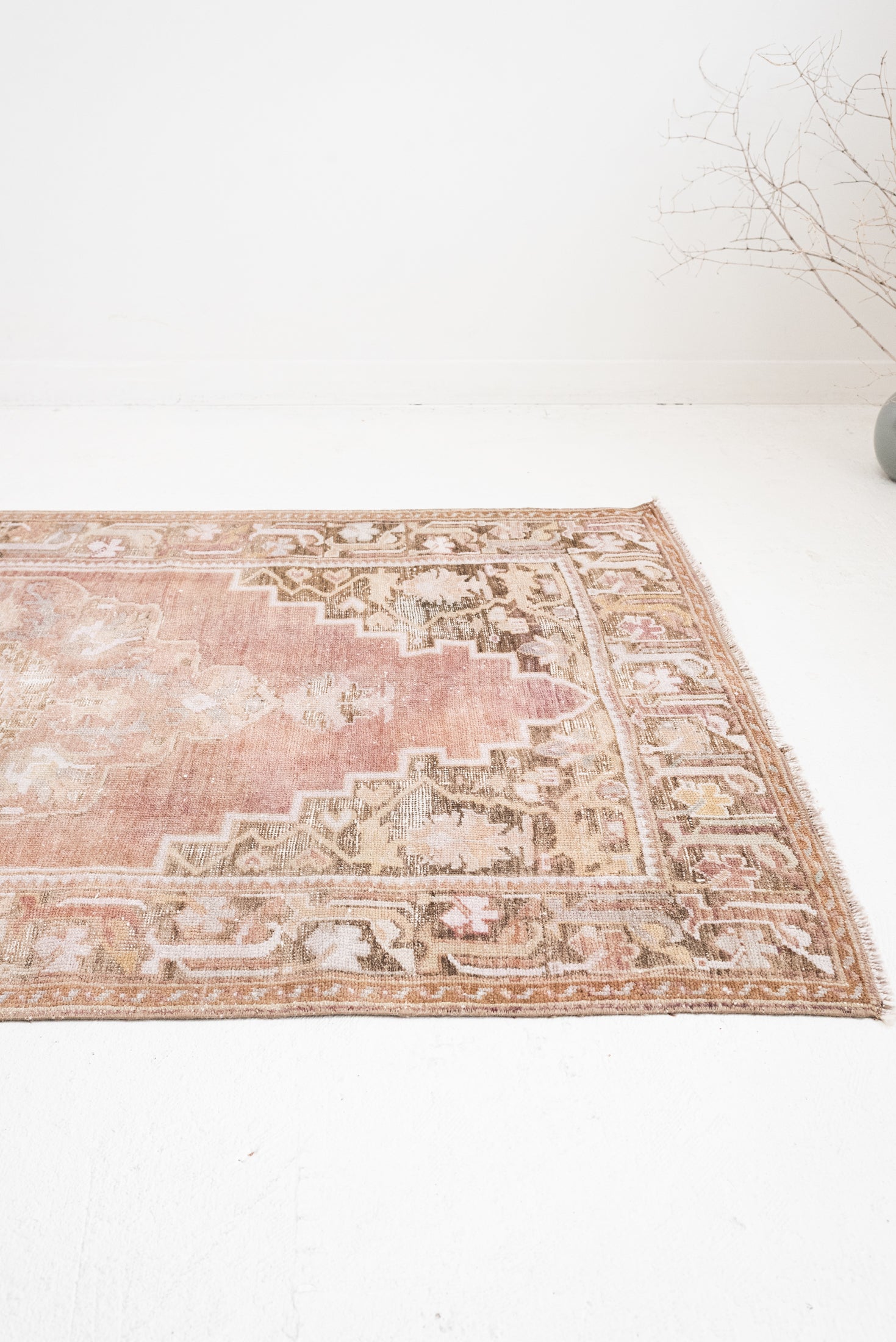 Reserved | AS | 4'1 x 7'0 | N-3915