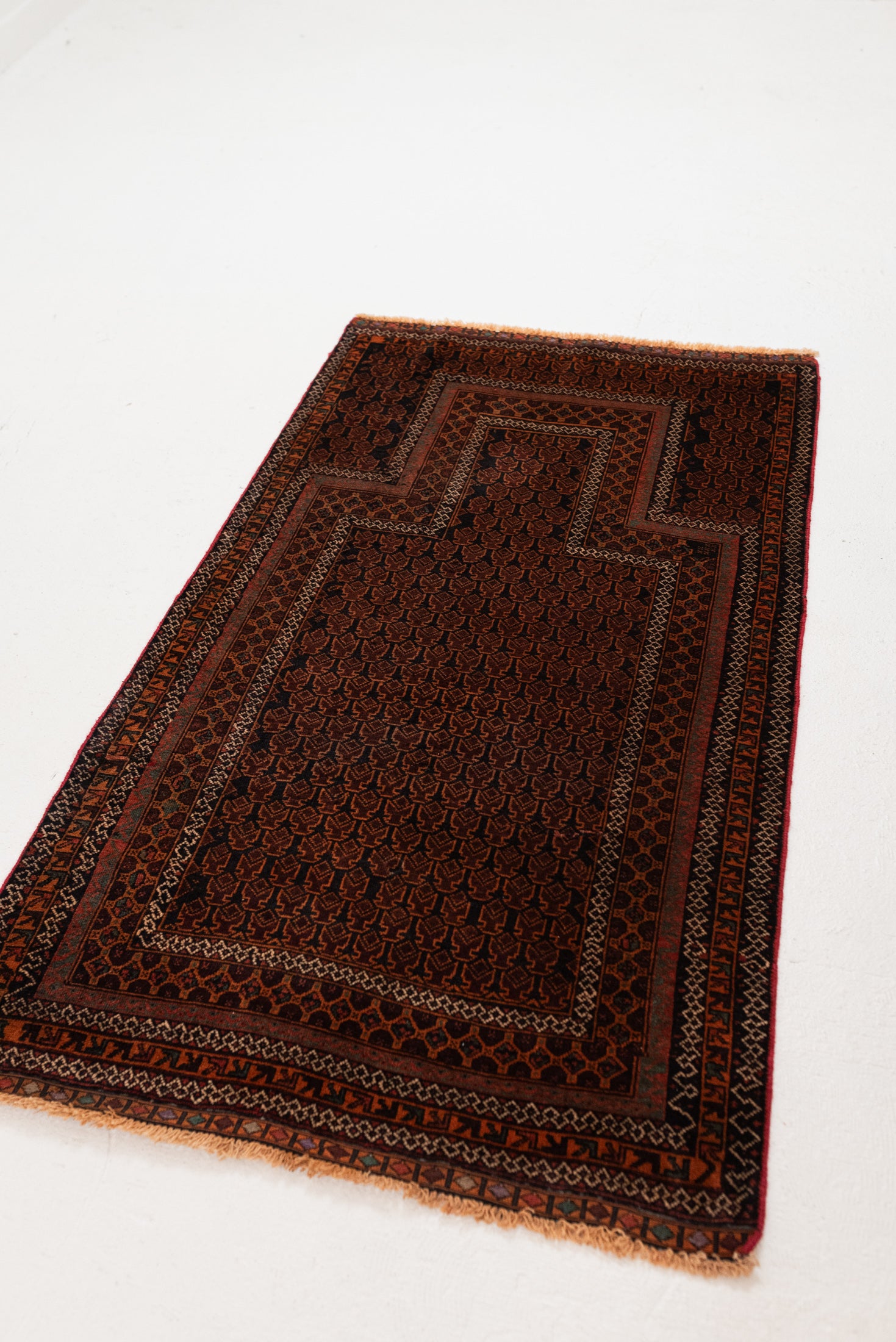 2&#39;10 x 5&#39;0 | Small Red Vintage Rug | W-3009