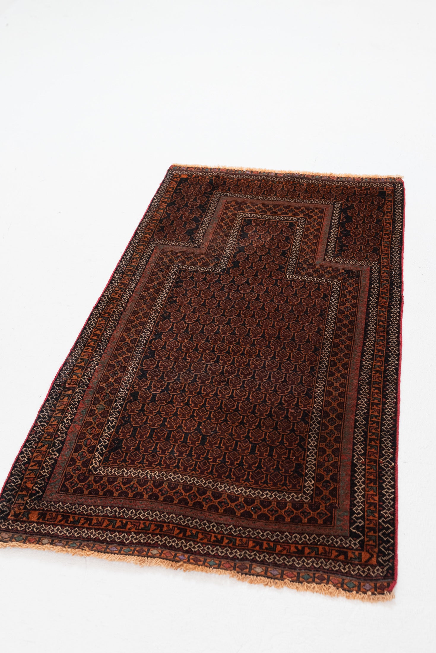 2&#39;10 x 5&#39;0 | Small Red Vintage Rug | W-3009