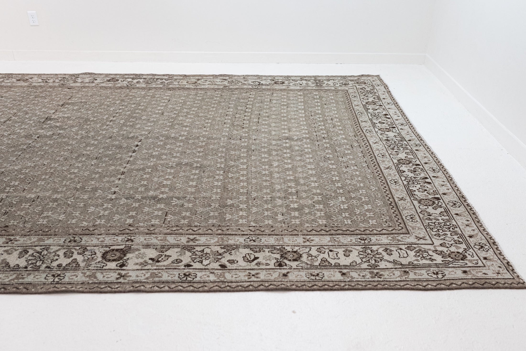 8&#39;10 x 11&#39;7 | Large Vintage Malayer | L-3056