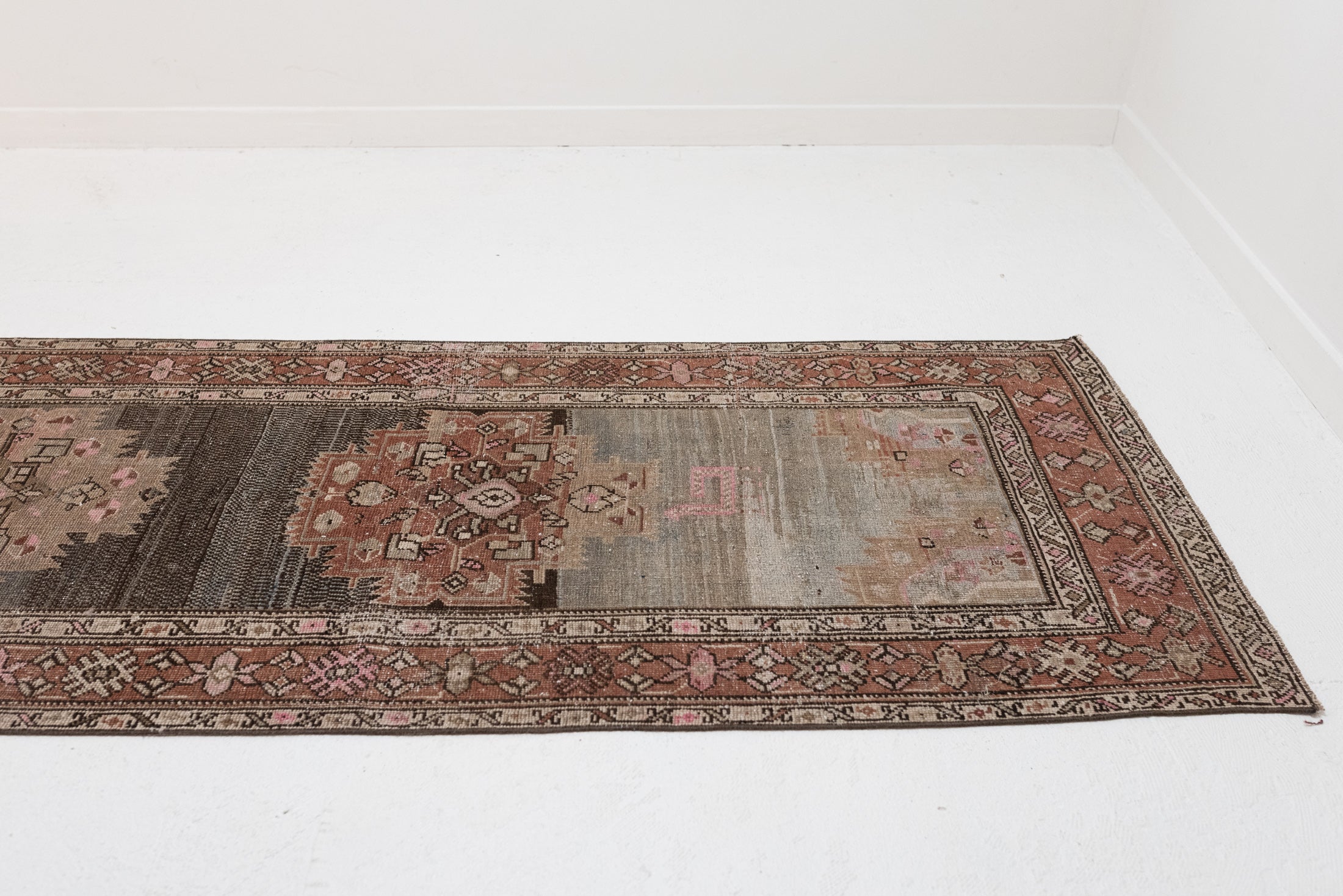 3&#39;1 x 16&#39;0 | Long Antique Runner | CE-R-3062