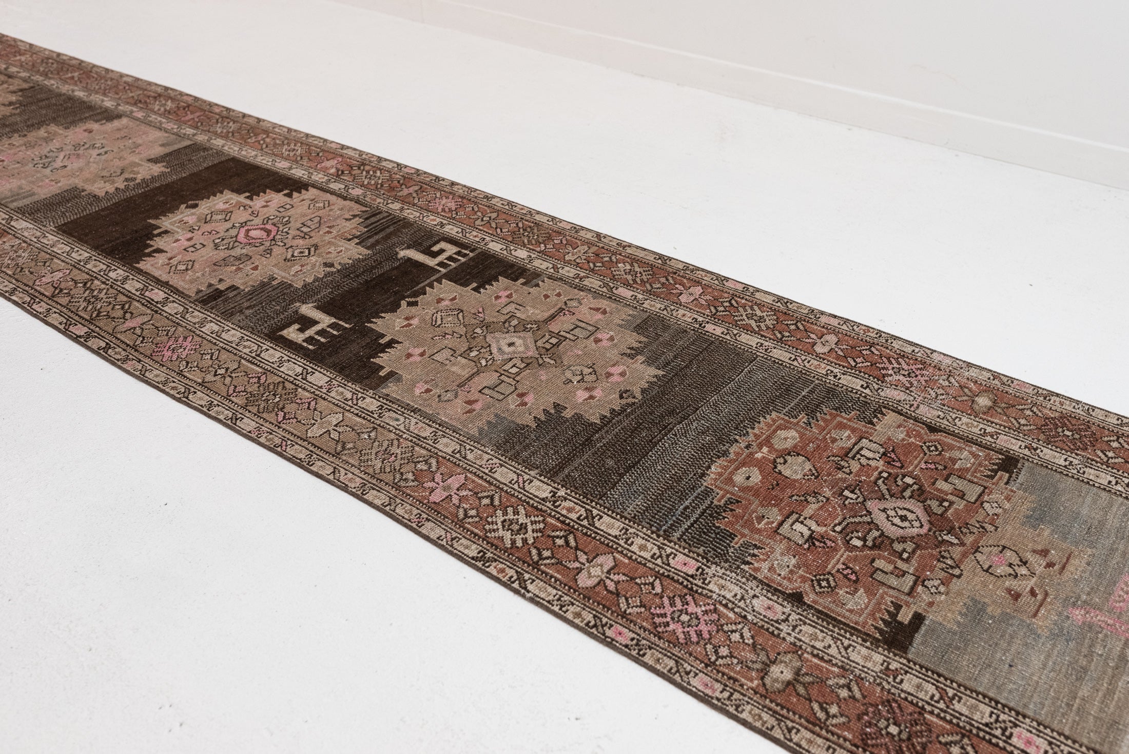 3&#39;1 x 16&#39;0 | Long Antique Runner | CE-R-3062